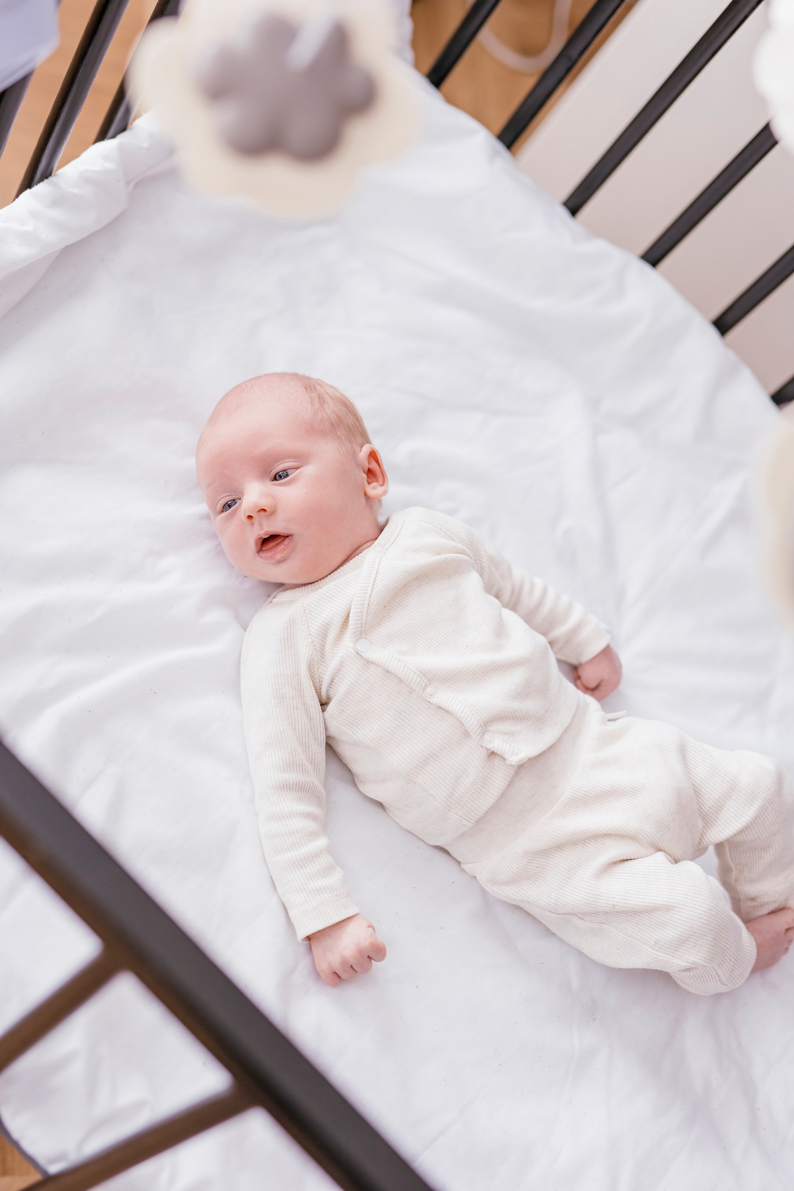 newbornshoot aan thuis. Fotograaf Irina Hoek
