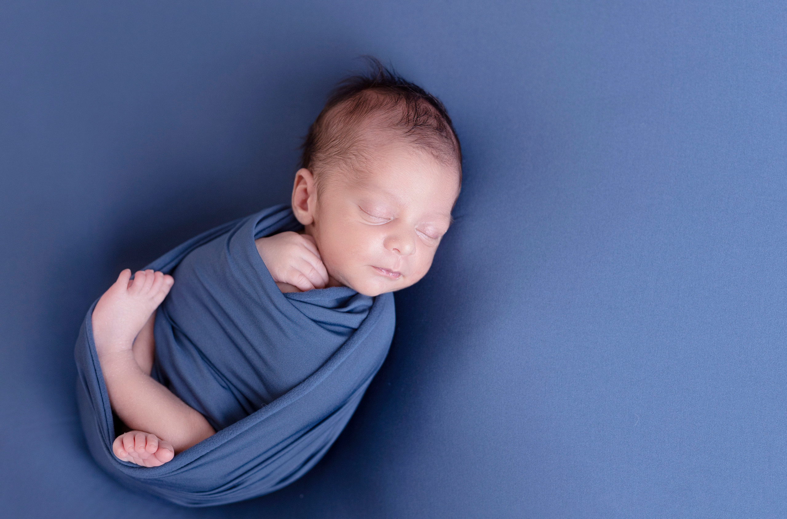 Newbornshoot Gepoeseerd Prijs | Tarieven Newborn Fotografie. Familie en huwelijksfotograaf in Zwolle Overijssel