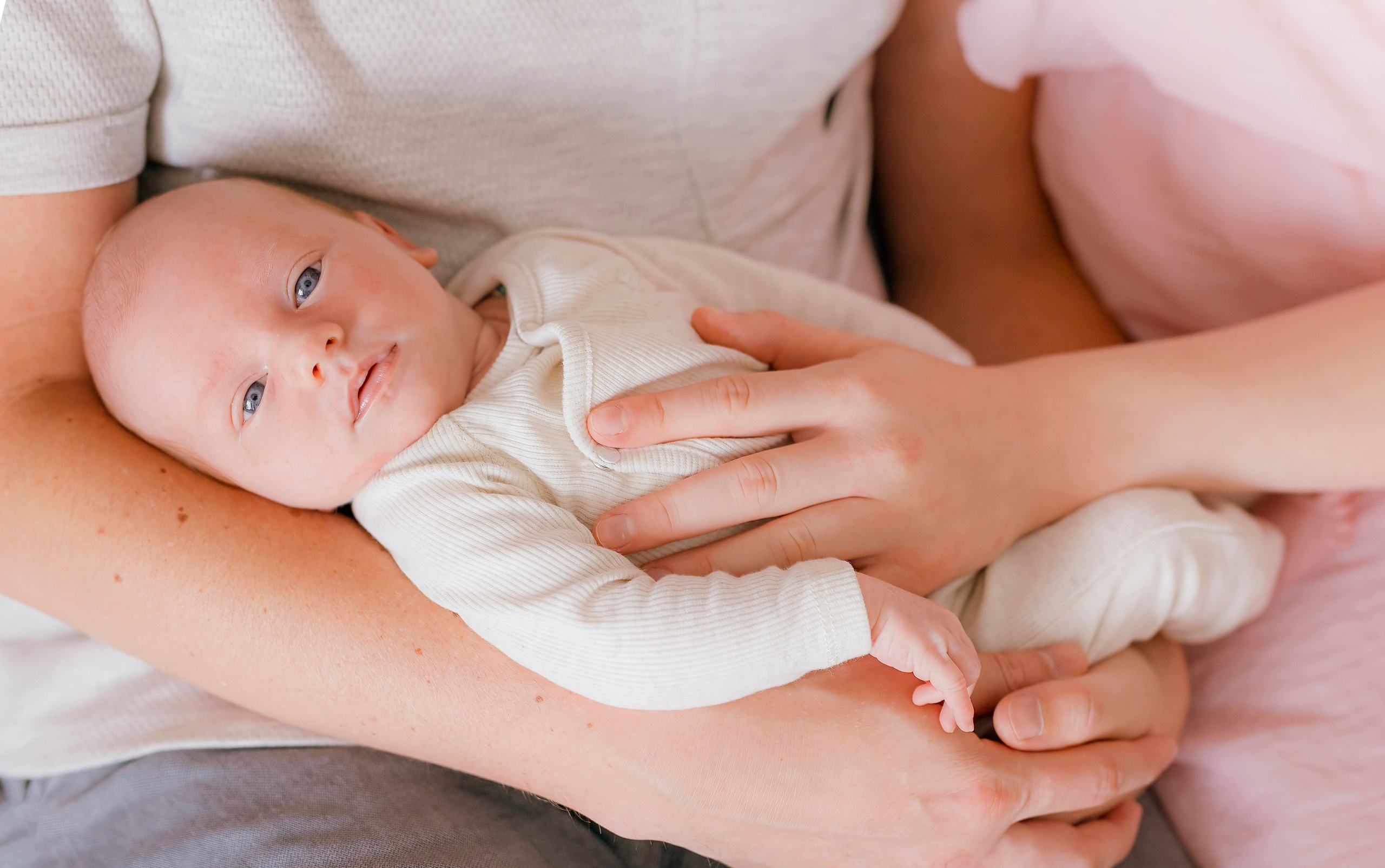 Lifestyle newbornshoot. Fotograaf Zwolle