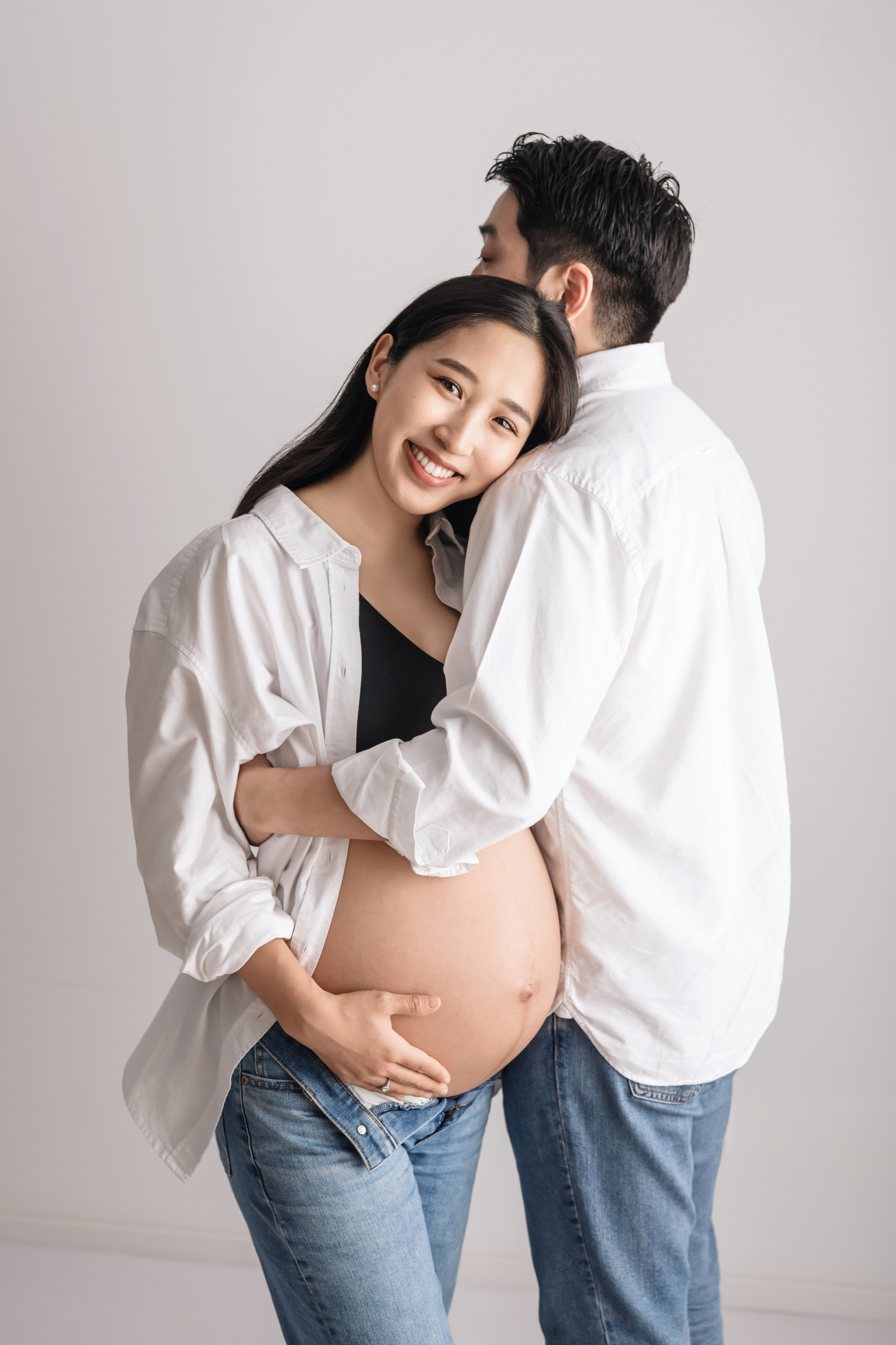 Babybauch Fotografie in Düsseldorf NRW. Neugeborenenfotografie, Babyfotografie in Düsseldorf und Umgebung