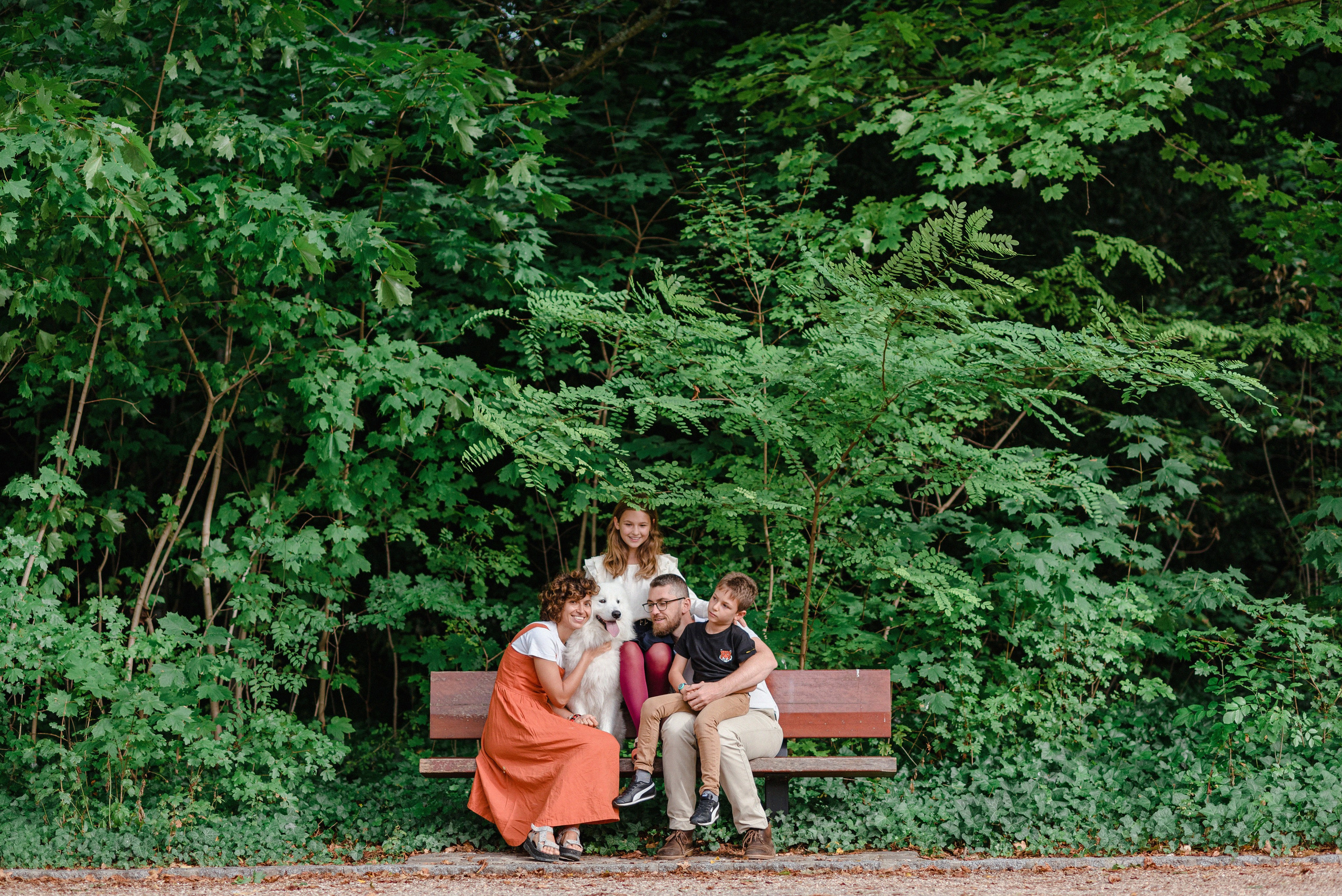 Autumn family photoshoot in a Parisian park. Ksenia Marchand/ Lifestyle photographer in Paris