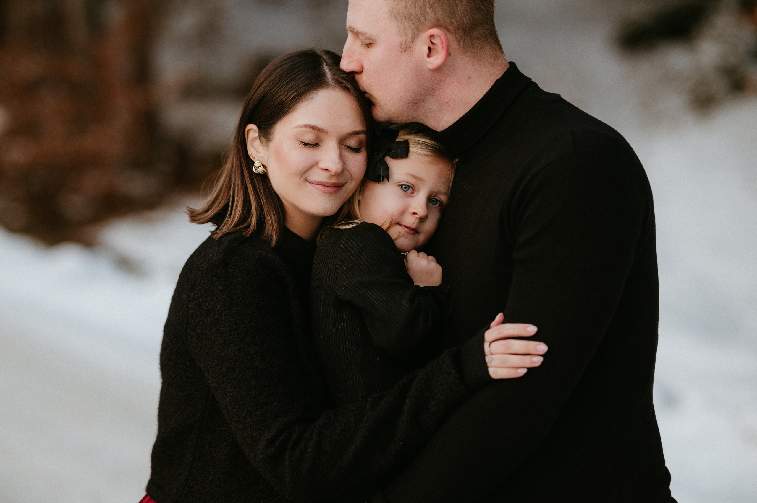 Ședință Foto de Familie la Munte – Fotografii de Iarnă în Lupcina. Valentin Melen - fotograf de nunta 🤍