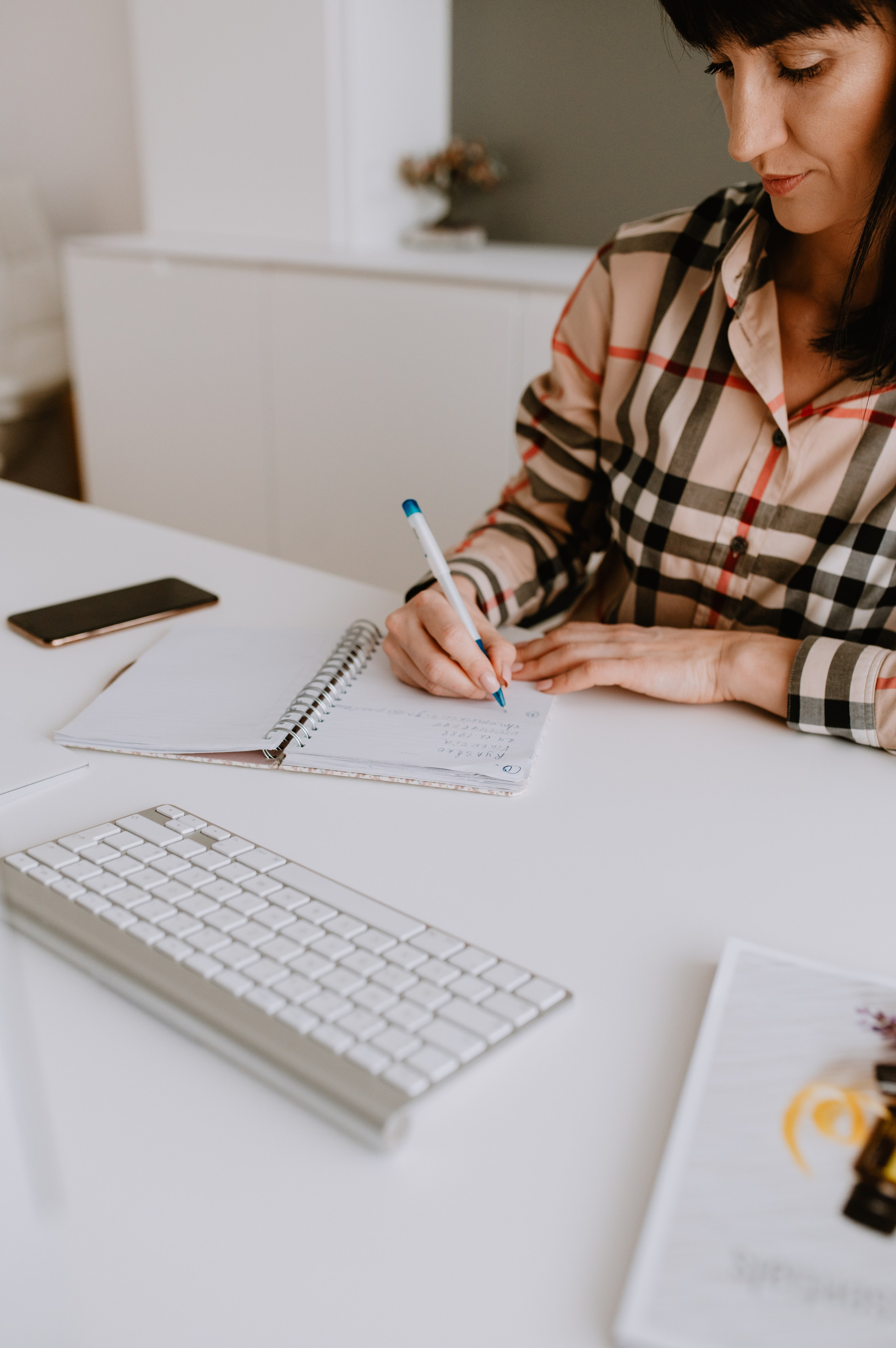 Yulia Dottera Aromatouch. ANNA-MARIA PHOTO CONTENT CREATOR — фотограф, эстет, художник и визуальный эксперт в Instagram, работающий в Праге