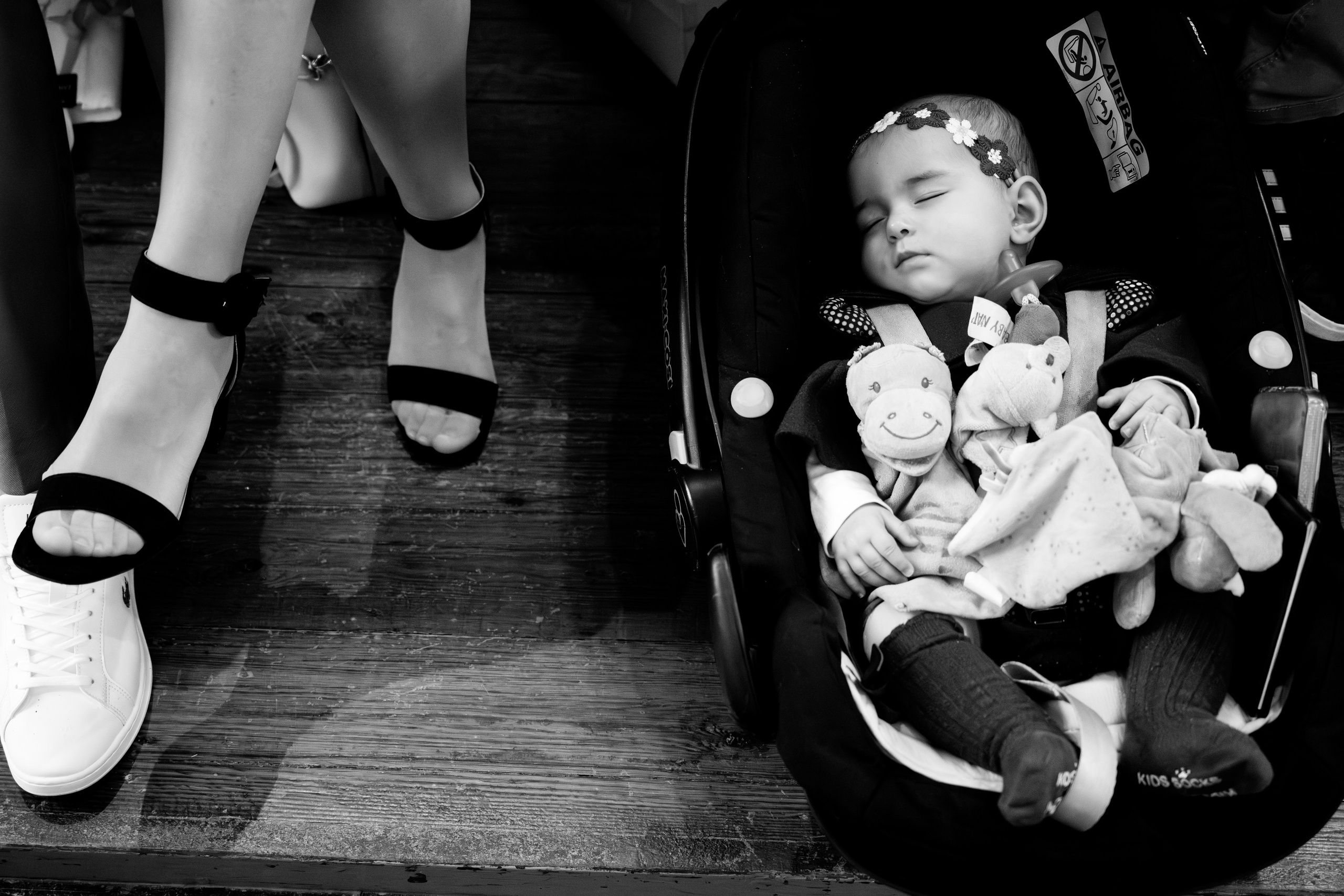 bebeluș așteptând botezul - fotograf botez Aachen