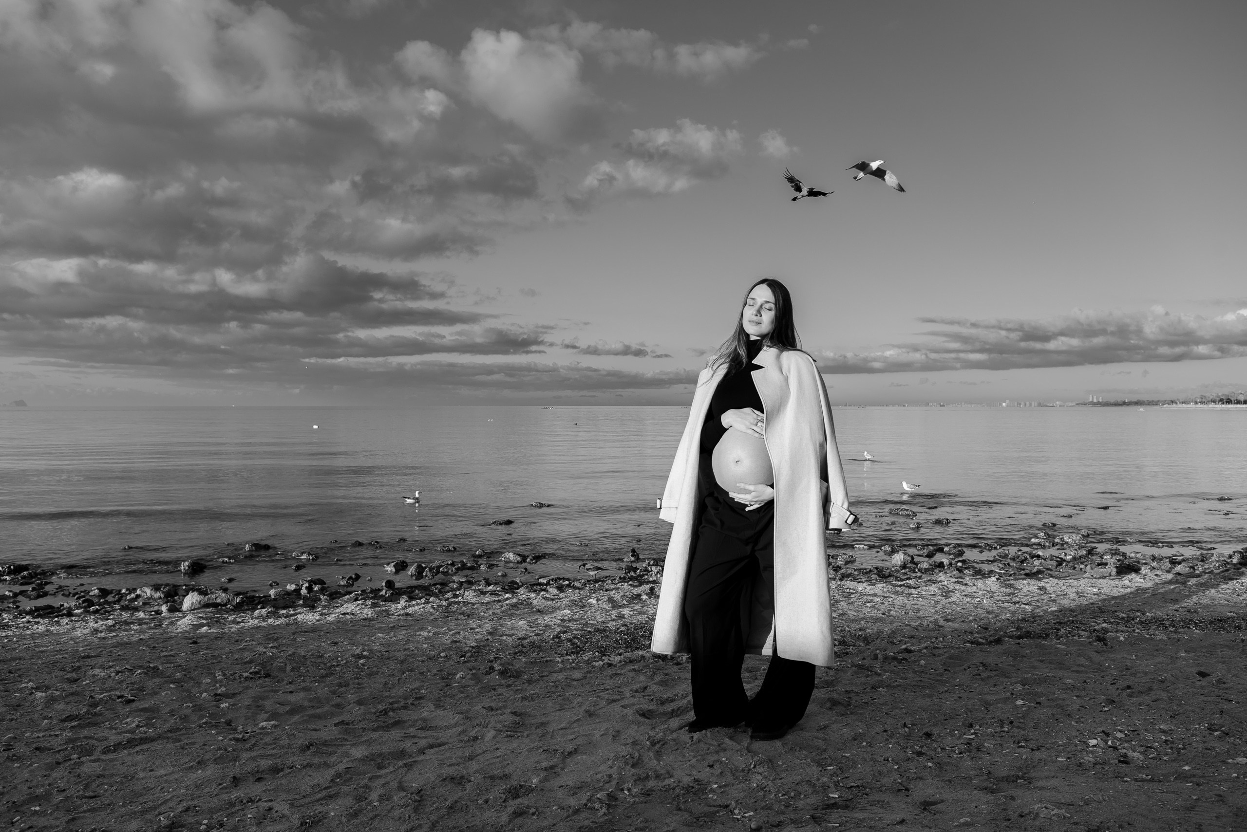 Luxury pregnancy photo shoot in Istanbul. MARIA VALUEVA Photographer in Nice, Cannes, Monaco, France, Europe, Istanbul, Turkey