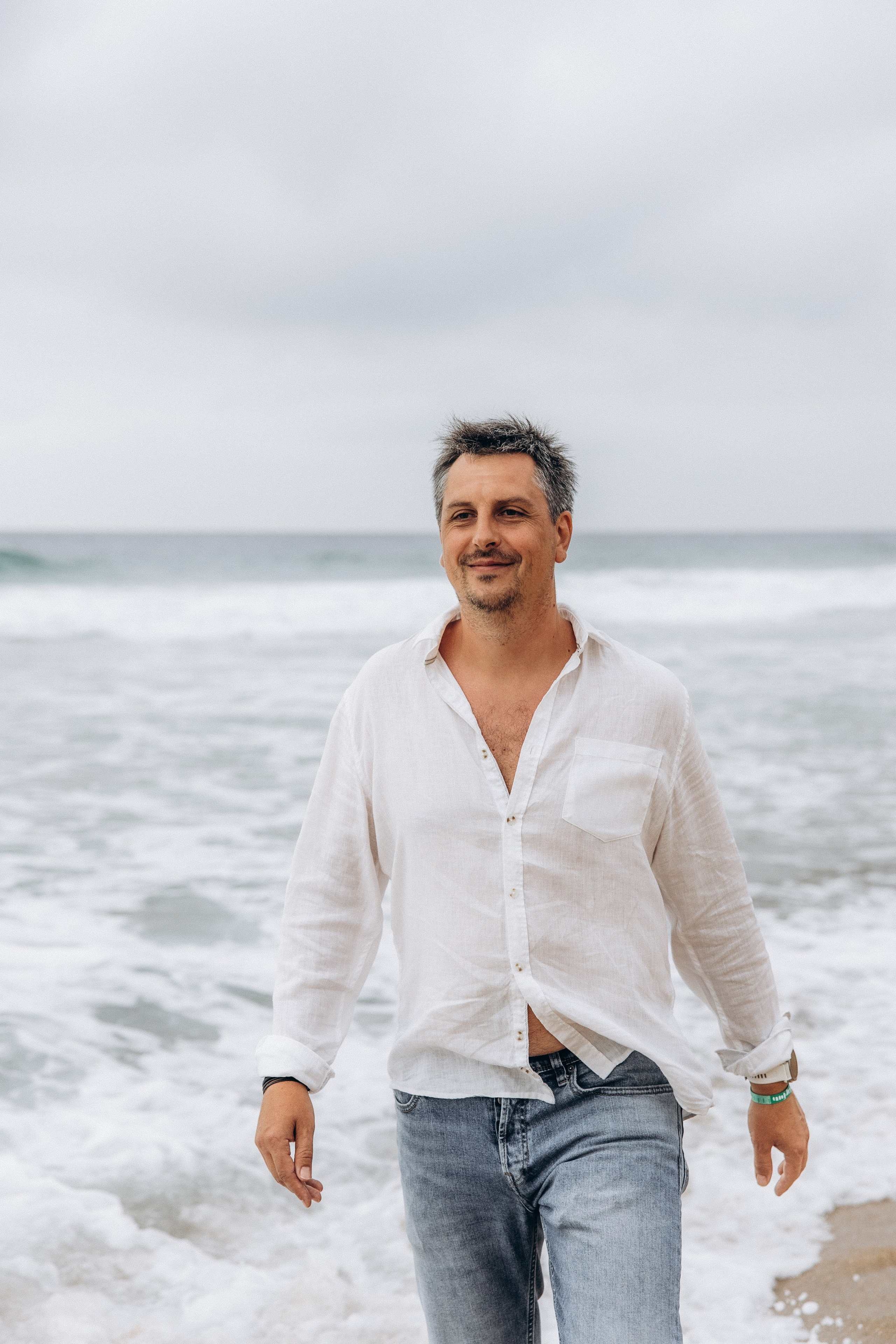 Ocean love story. La Grande Plage de Biarritz/EN. Eugenie Smirnova — wedding, corporate and lifestyle photographer in Toulouse and Southwest France