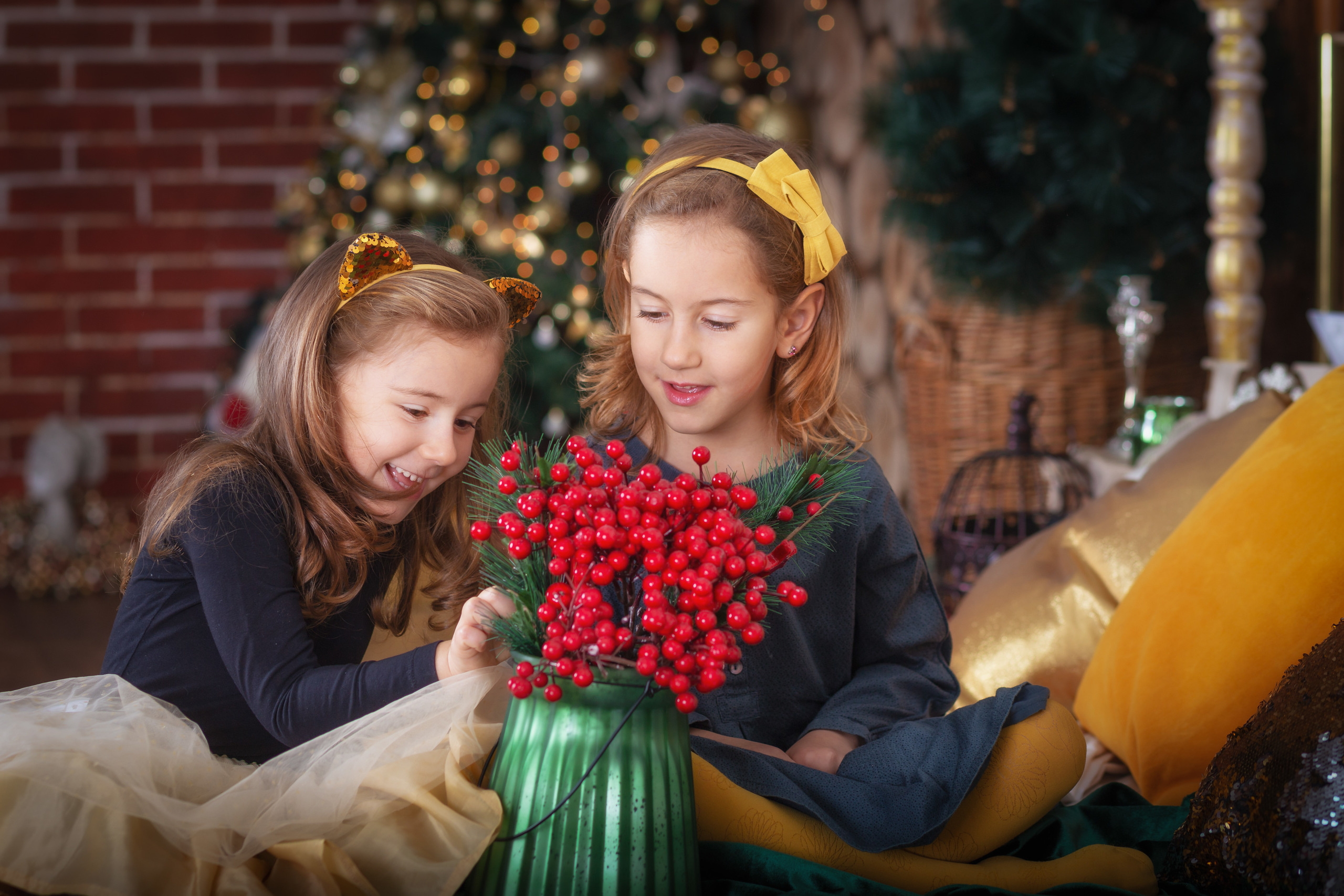 Коледни фотосесии в студио с декори. Фотограф Бургас. Фотосесии в студио и на открито, портрети, заснемане