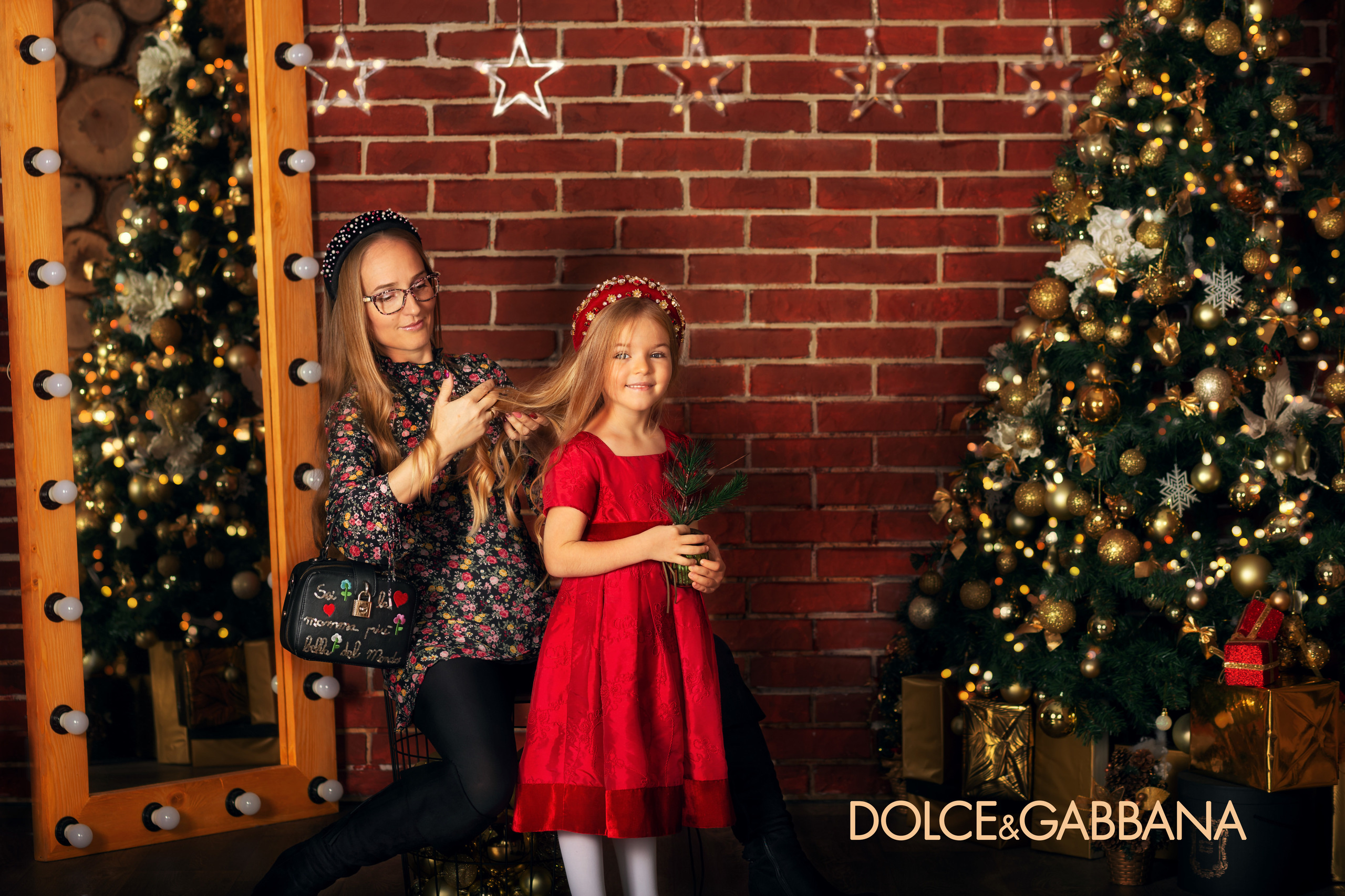 Коледни фотосесии в студио с декори. Фотограф Бургас. Фотосесии в студио и на открито, портрети, заснемане