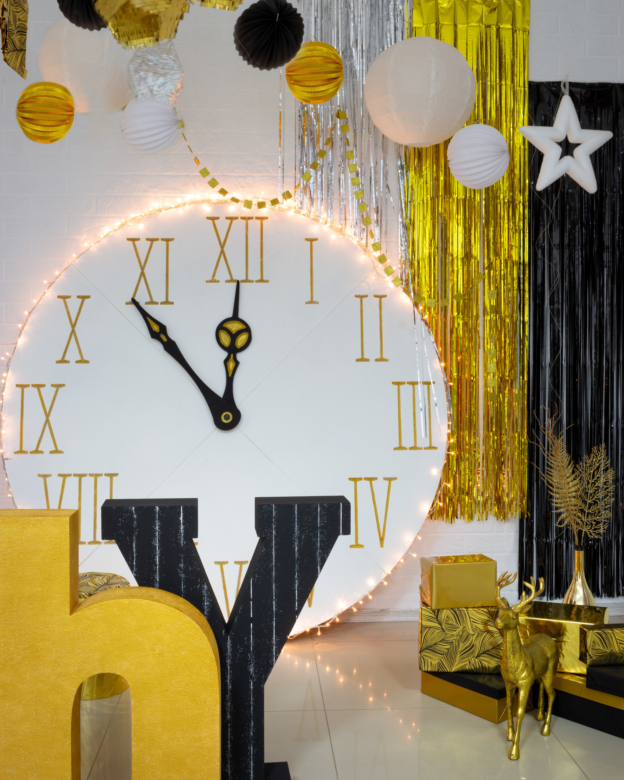 Коледни фотосесии в студио с декори. Фотограф Бургас. Фотосесии в студио и на открито, портрети, заснемане