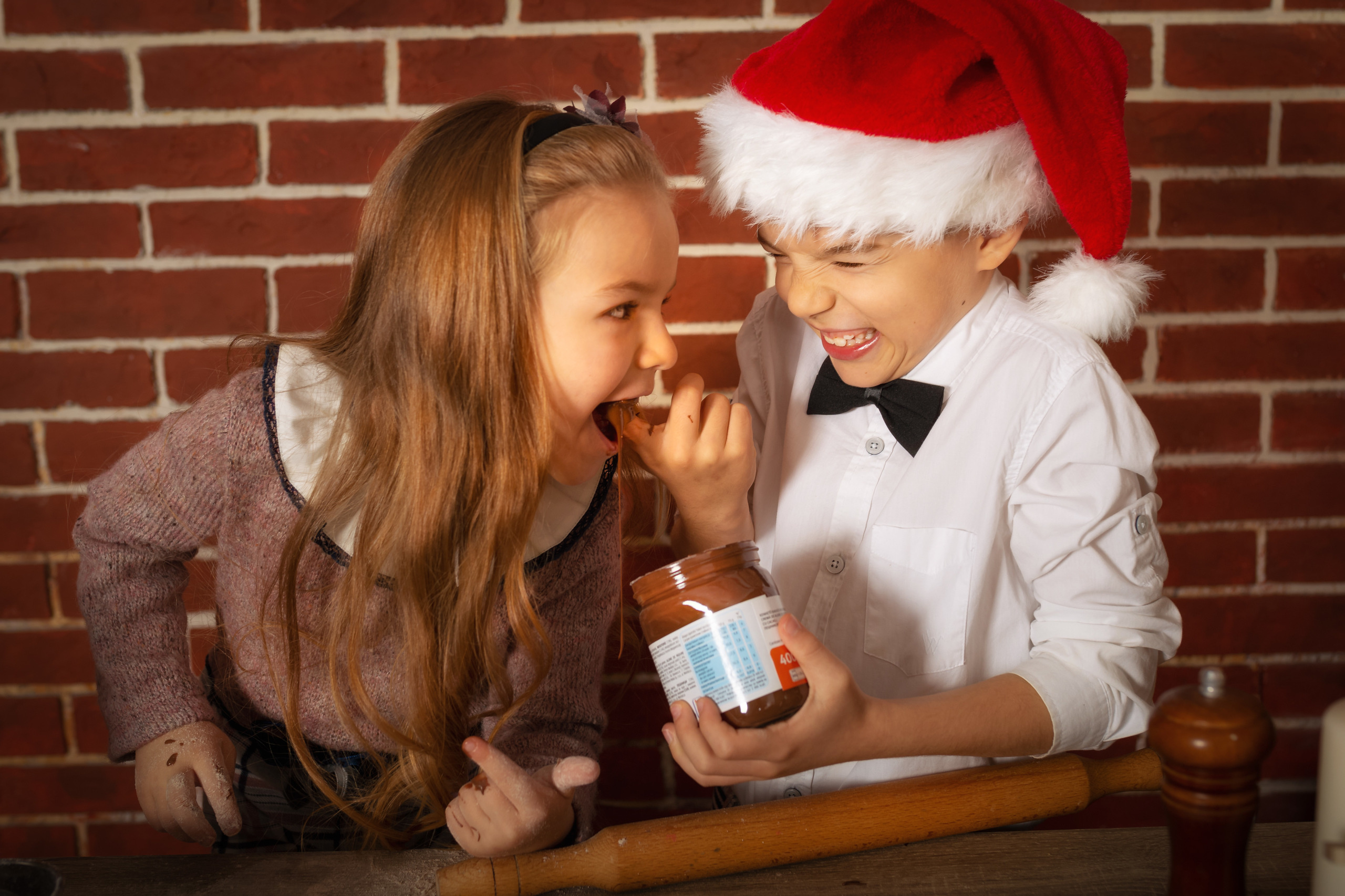 Коледни фотосесии в студио с декори. Фотограф Бургас. Фотосесии в студио и на открито, портрети, заснемане