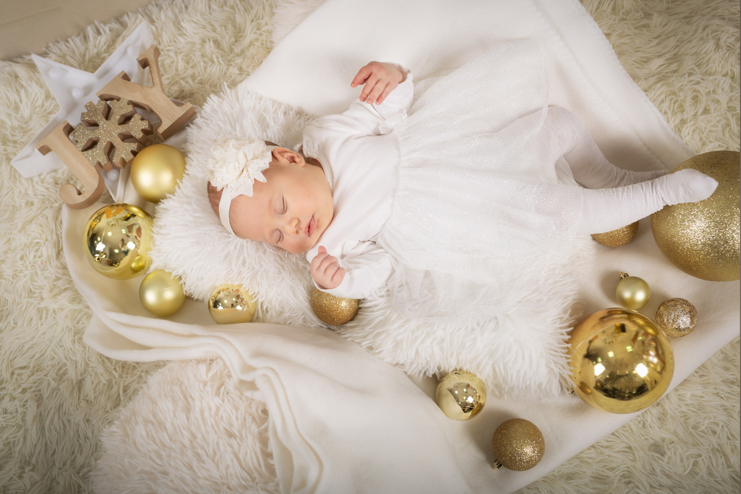 Коледни фотосесии в студио с декори. Фотограф Бургас. Фотосесии в студио и на открито, портрети, заснемане