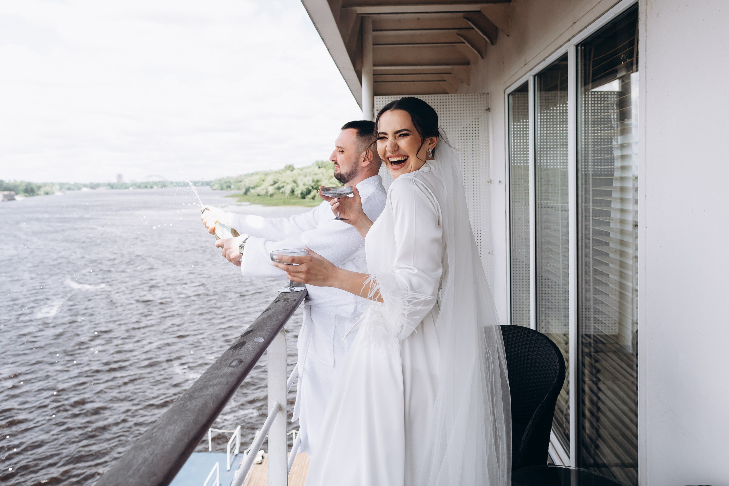 White Wedding. Wedding and Family Photograph