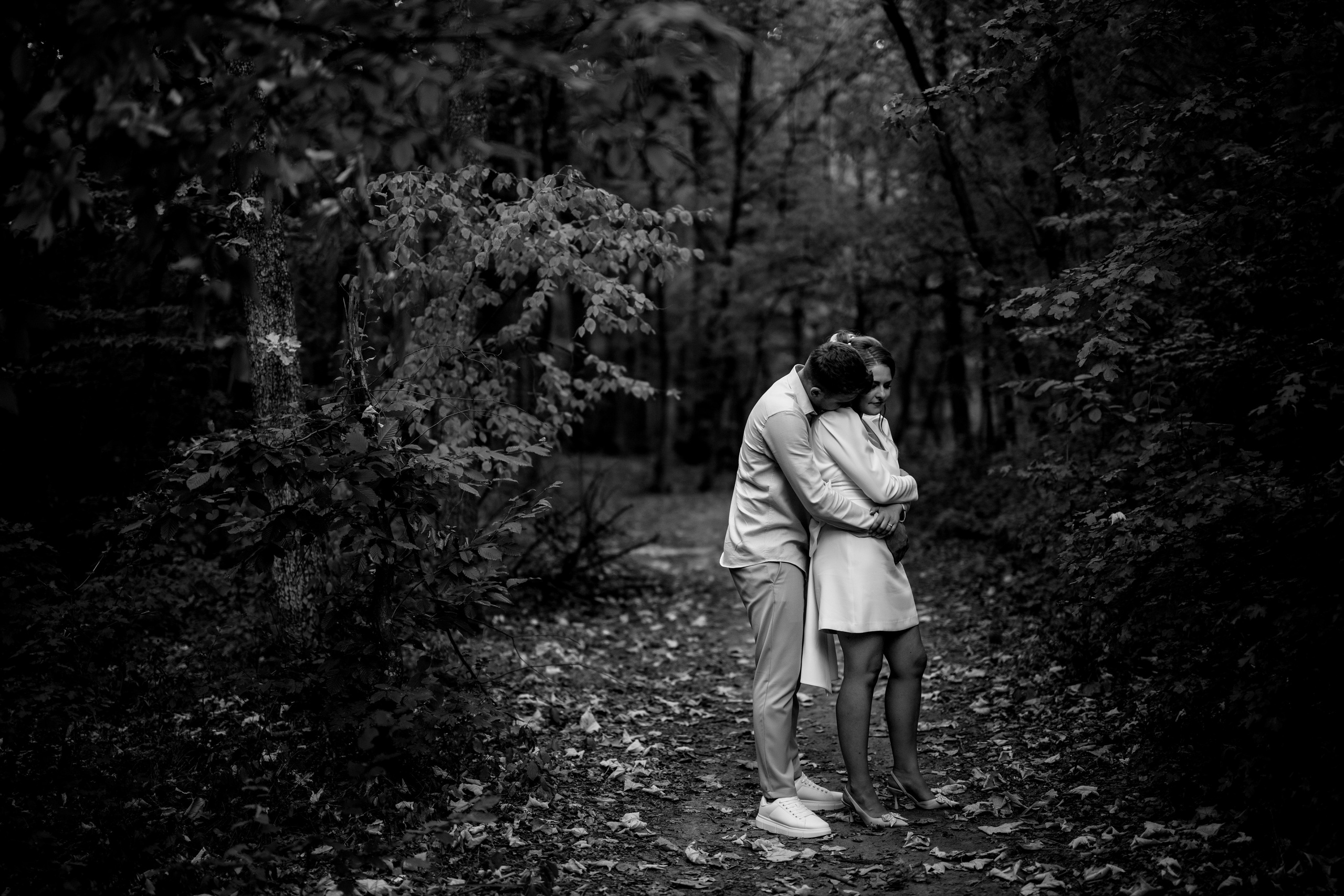 Fotograf profesionist de nuntă. Cu o abordare creativă și tehnici unice, spunem povestea voastră prin imagini pline de iubire și naturalețe. Descoperă arta fotografiei de nuntă . Fotograf Iasi, fotograf de nunta Suceava. Fotografii de nuntă. Pachet fotografii de nuntă. Fotograf Iasi, fotograf Suceava, fotograf Botosani, fotograf Romania. Servicii foto nuntă. Servicii foto-video.