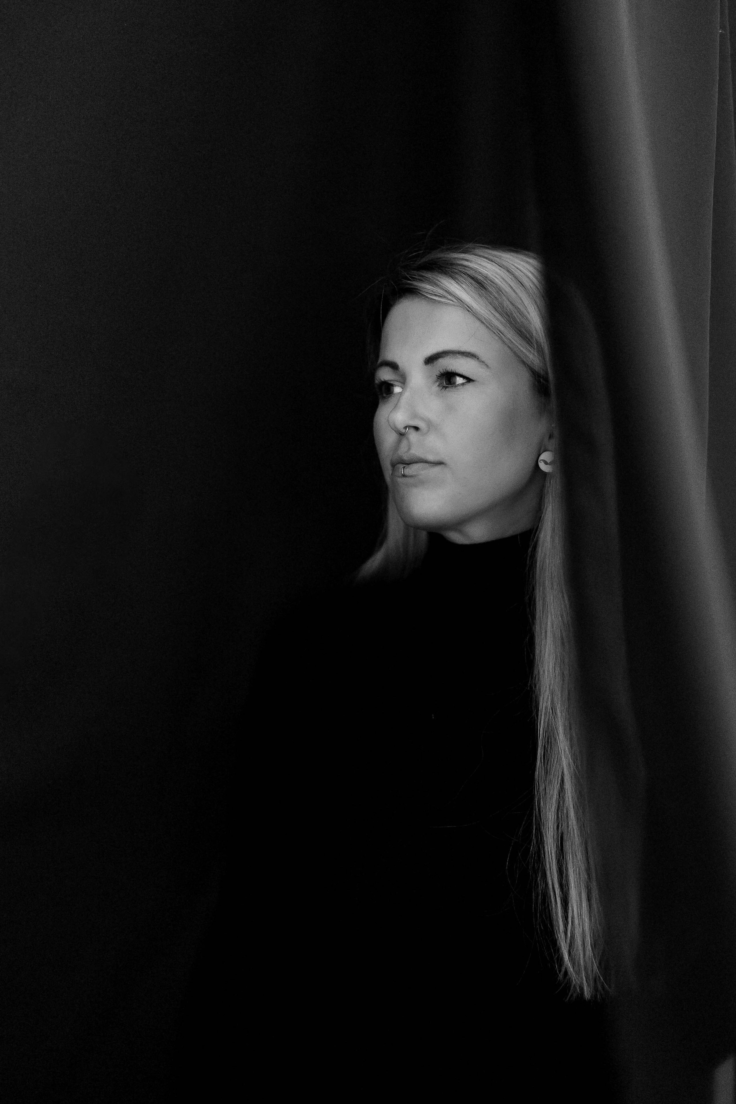 Bílá na černém. Fotograf Teplice // Alexandra Ribola