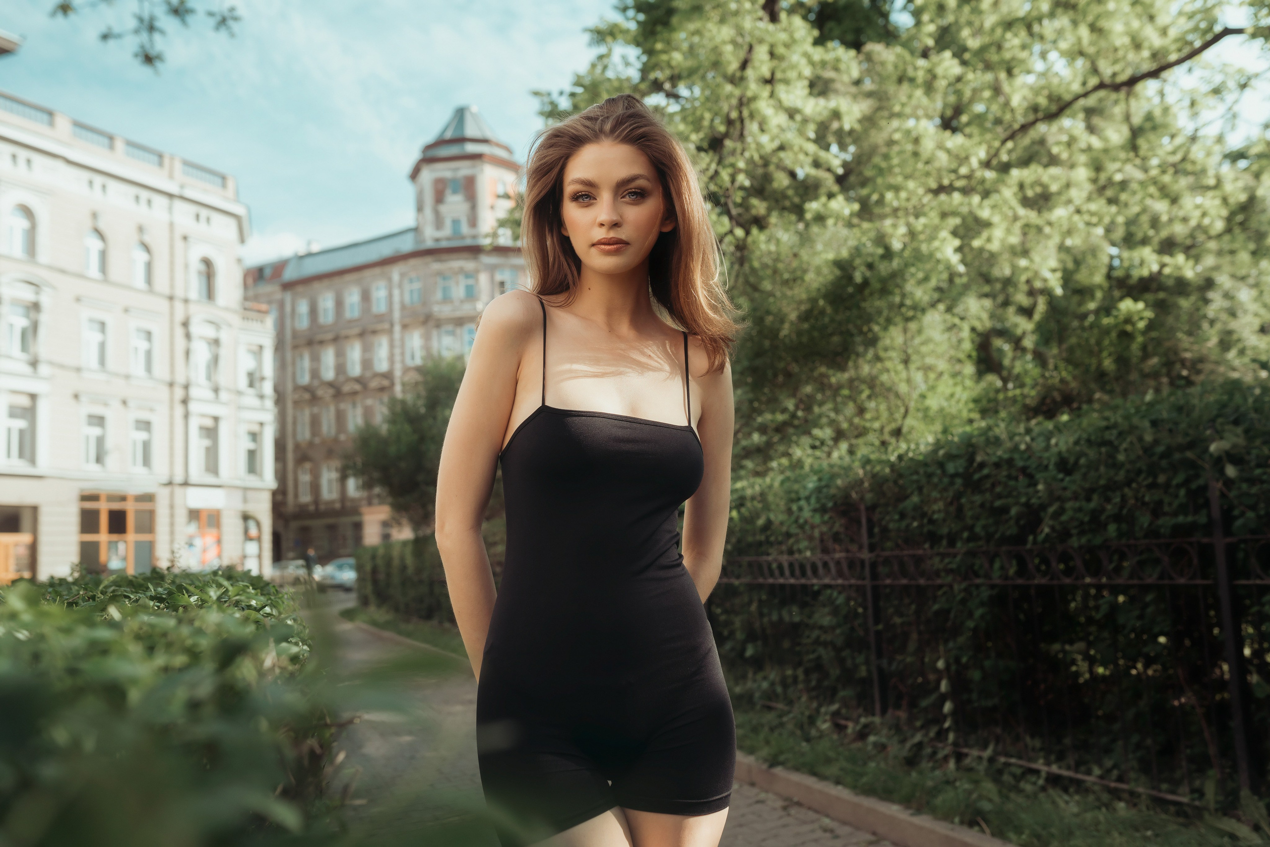 Outdoor. Mike Avelli