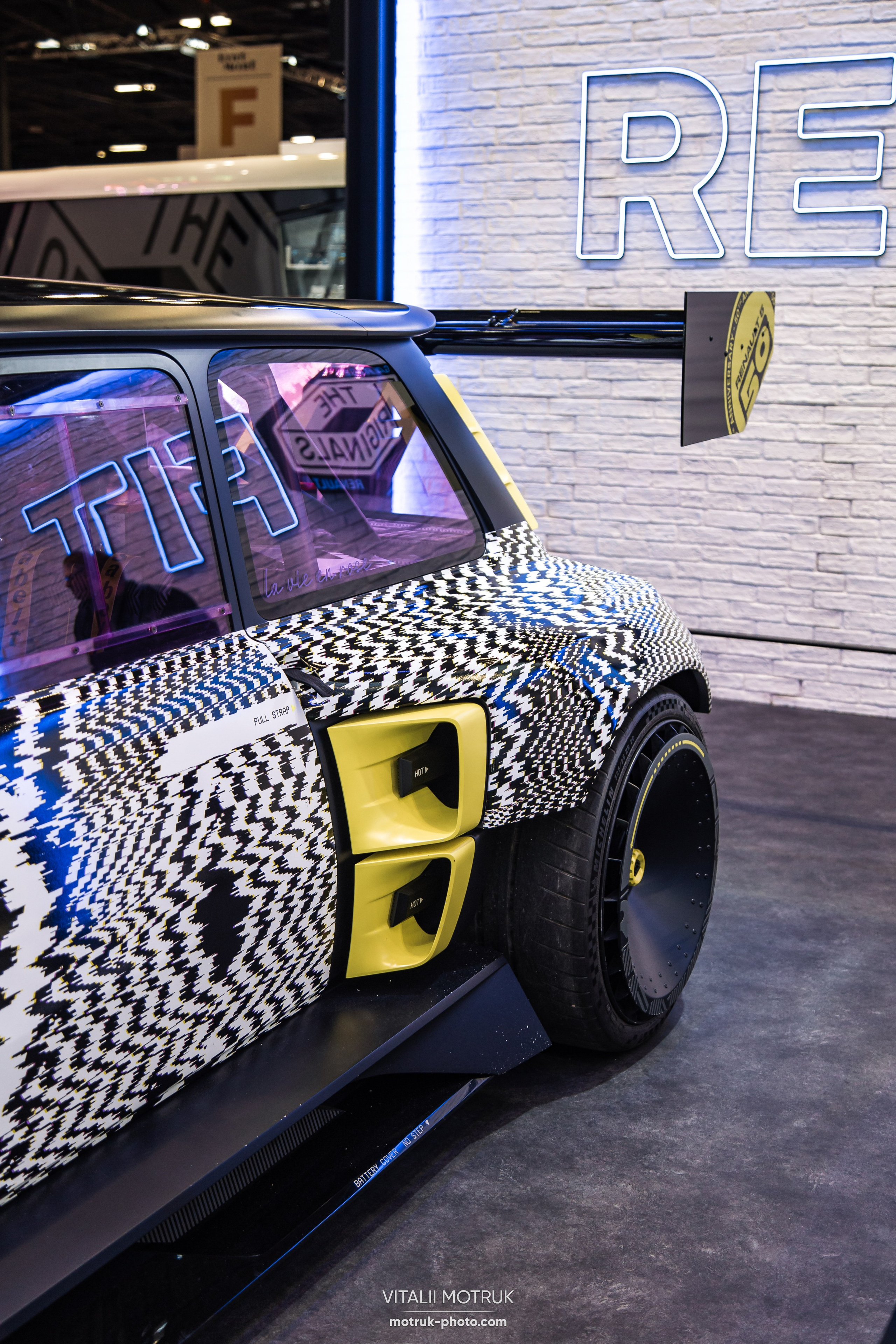 Retromobile 2023. Photographer in Paris — Vitalii Motruk