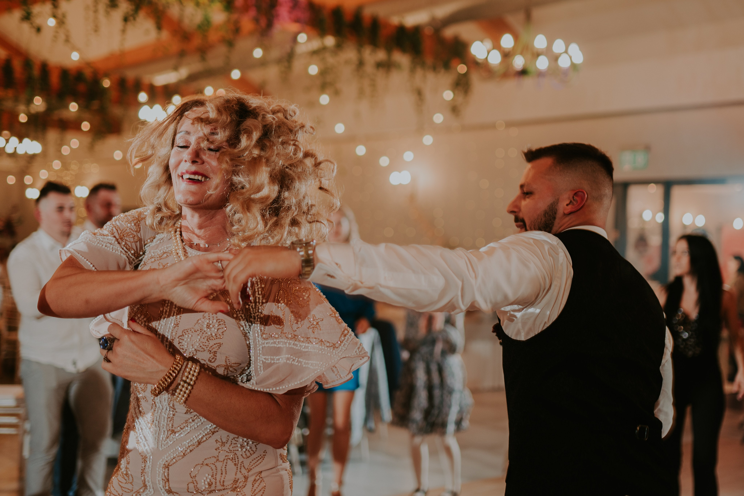 Sala Koralowa w Jaworzu: Opowieść o ślubie Nikoli i Kacpra. Karkowskafoto - fotografia miłości