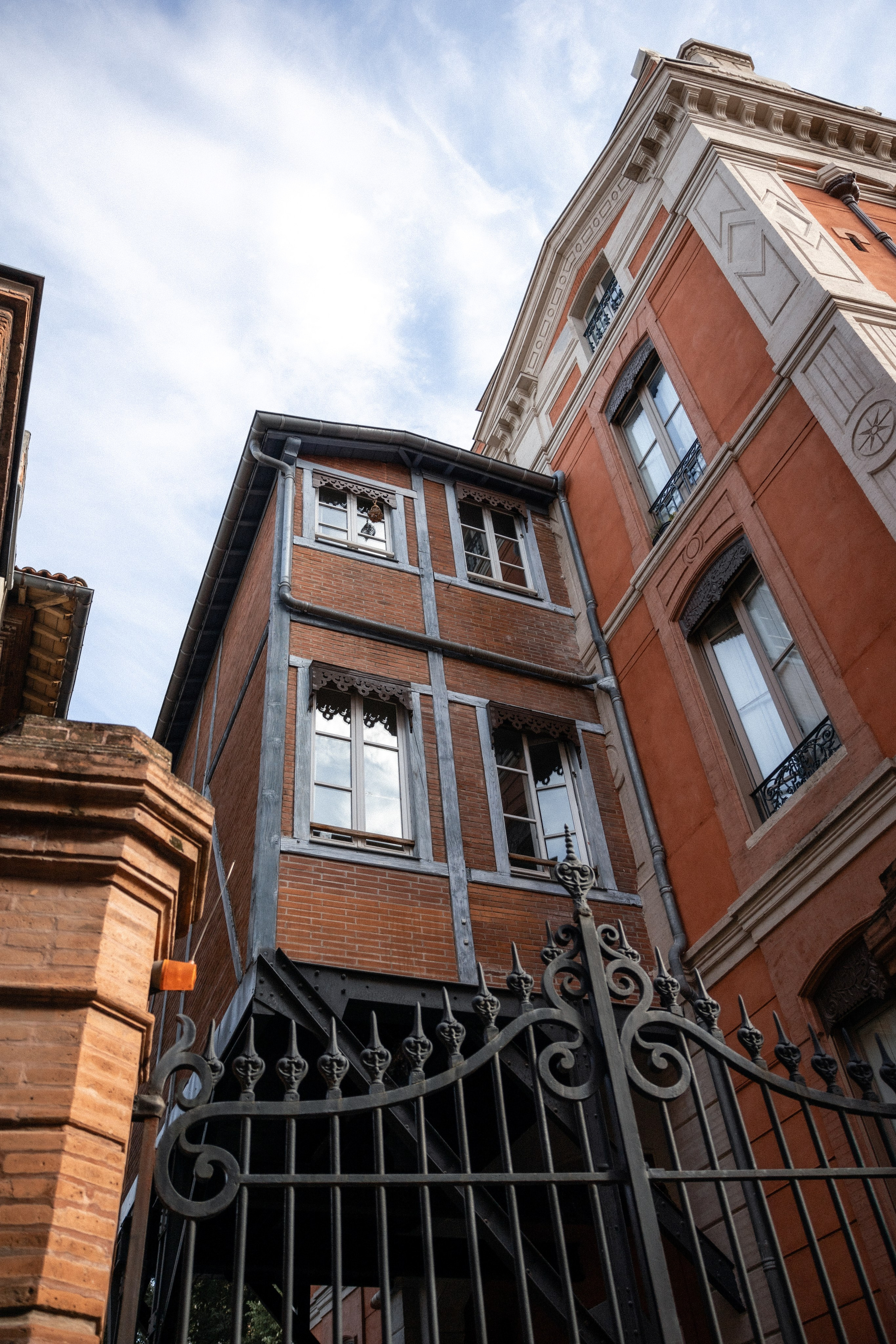 Engagement love Story in Toulouse. Eugénie Smirnova — Photographe à Toulouse et dans le Sud-Ouest
