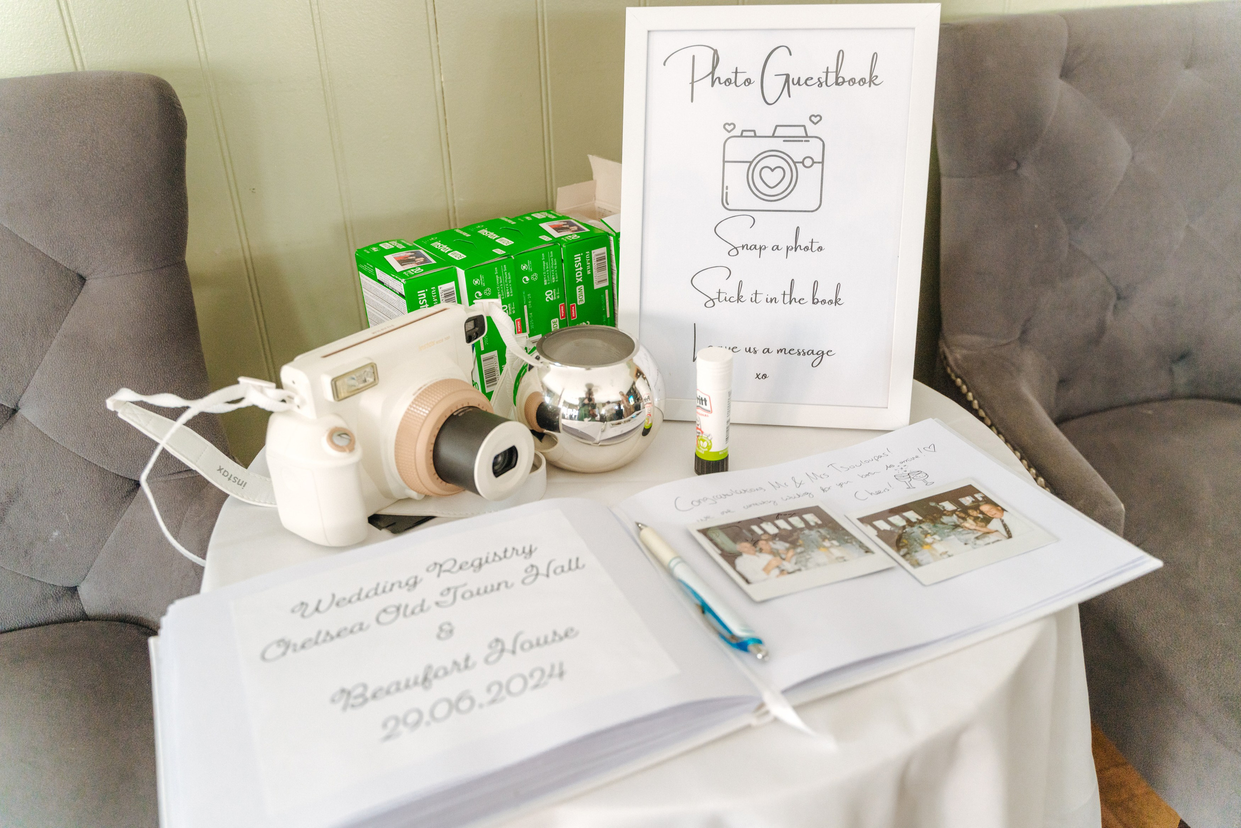 Civil ceremony at Chelsea Old Town Hall,  Wedding in Chelsea, Wedding in London,  wedding photographer in Chelsea, wedding photographer in London