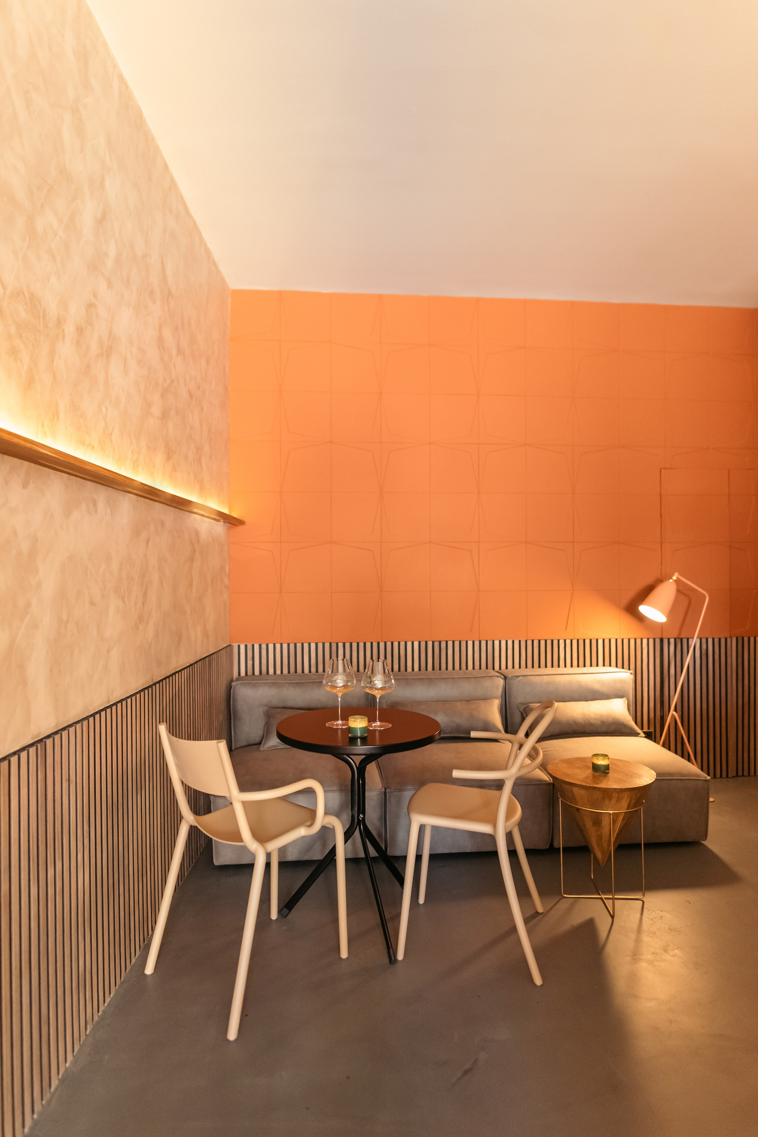 Les Amoureuses bar a vin. Ksenia Marchand/ Lifestyle photographer in Paris