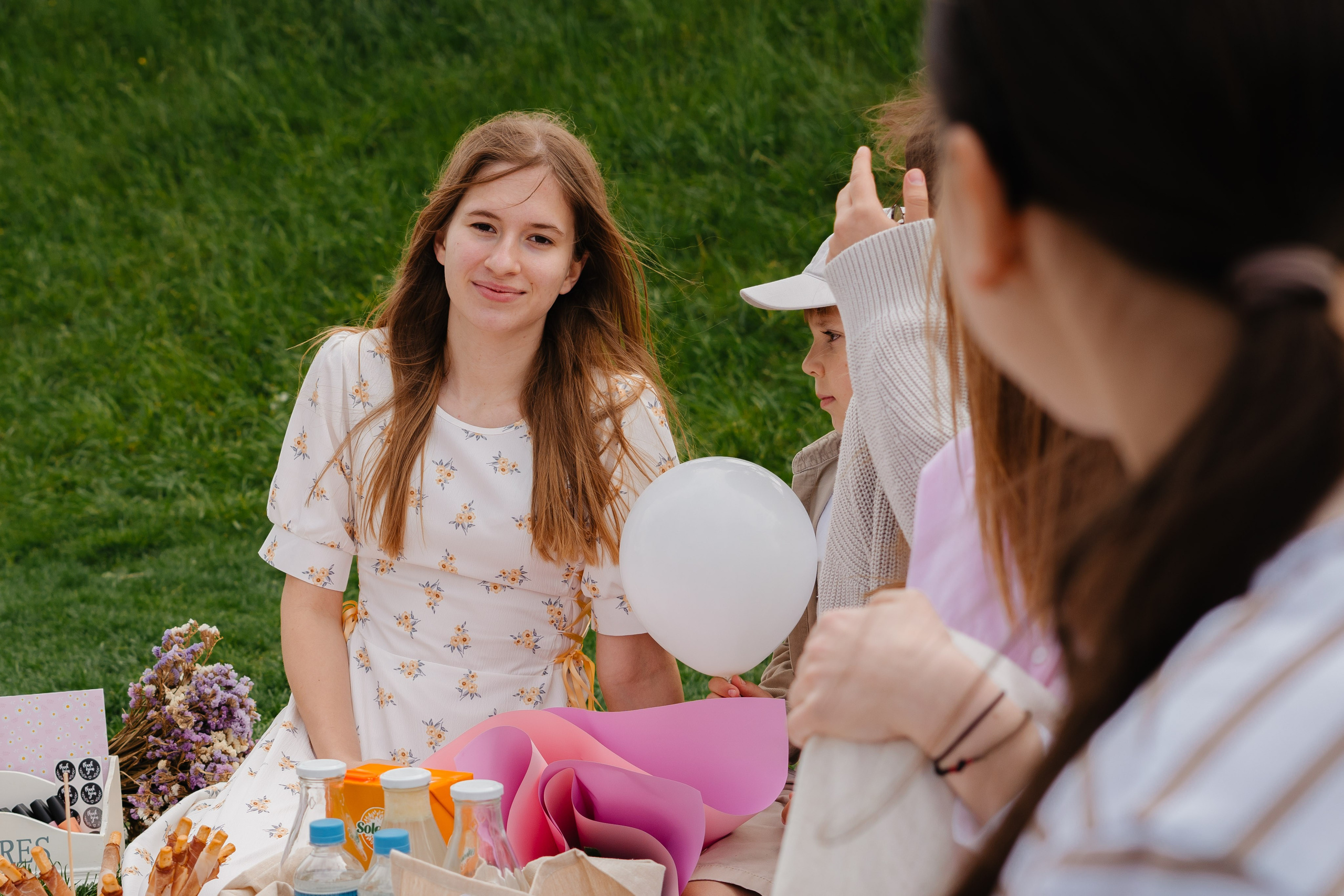 Aniversare în parc. Foto-Video Nunta Iasi, Suceava, Bucuresti / Disponibilitate 2025 — 2026 — 2027