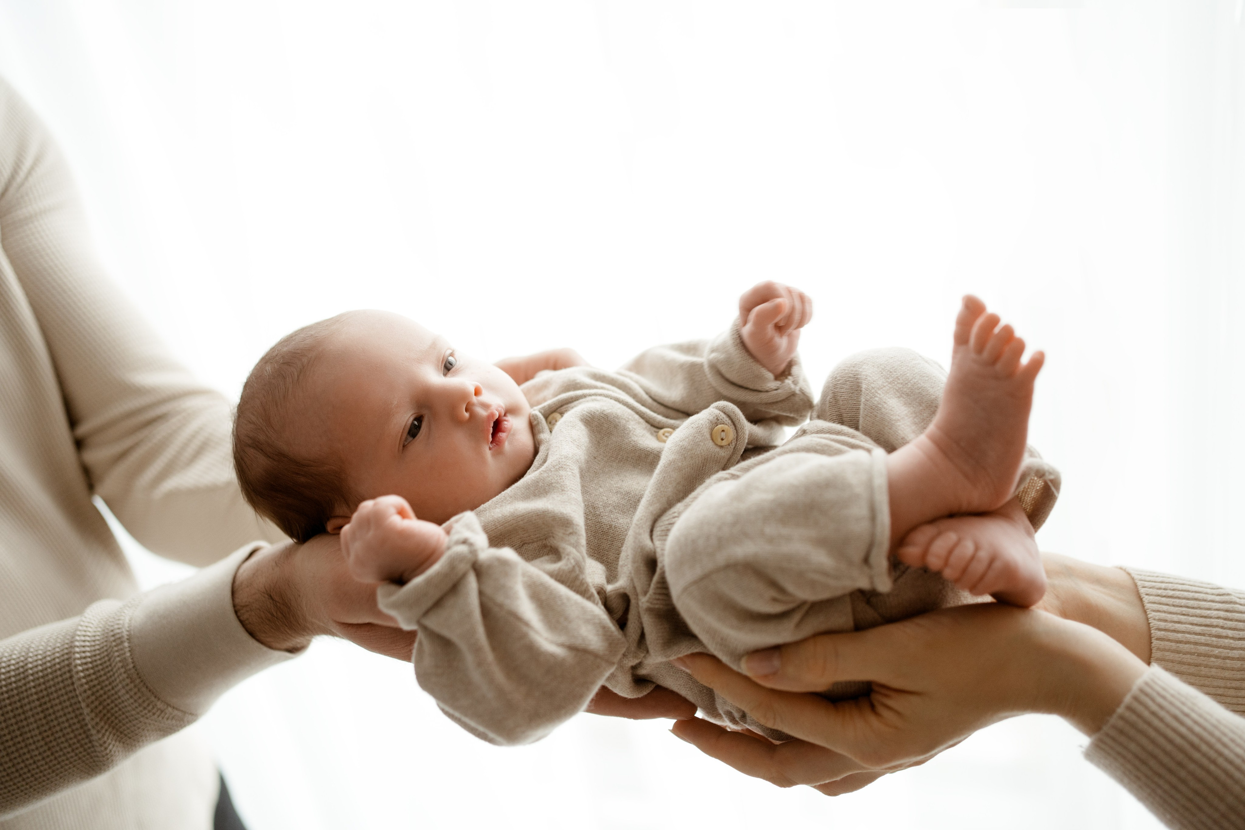 Sesja noworodkowa w domu. Fotograf Łódź - sesja ciążowa, noworodkowa, dziecięca. Studio w Łodzi