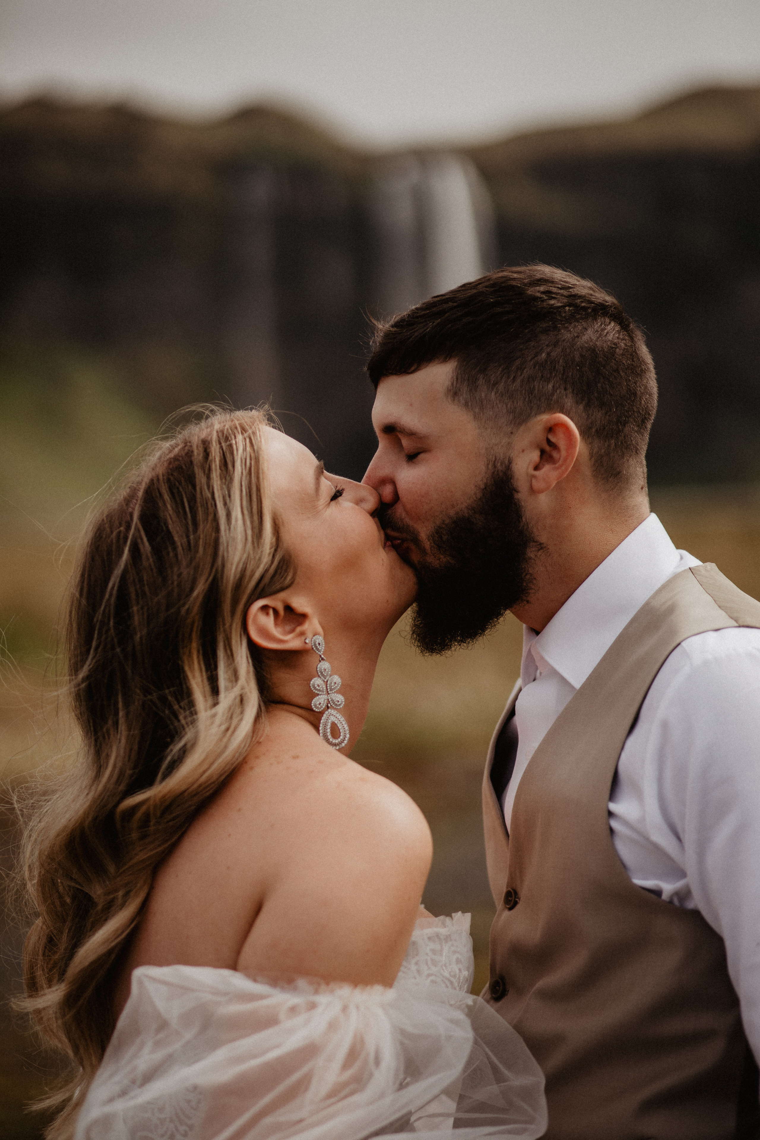 Vow exchanging ceremony in Iceland | Elopement in South Iceland. Iceland elopement photographer & videographer