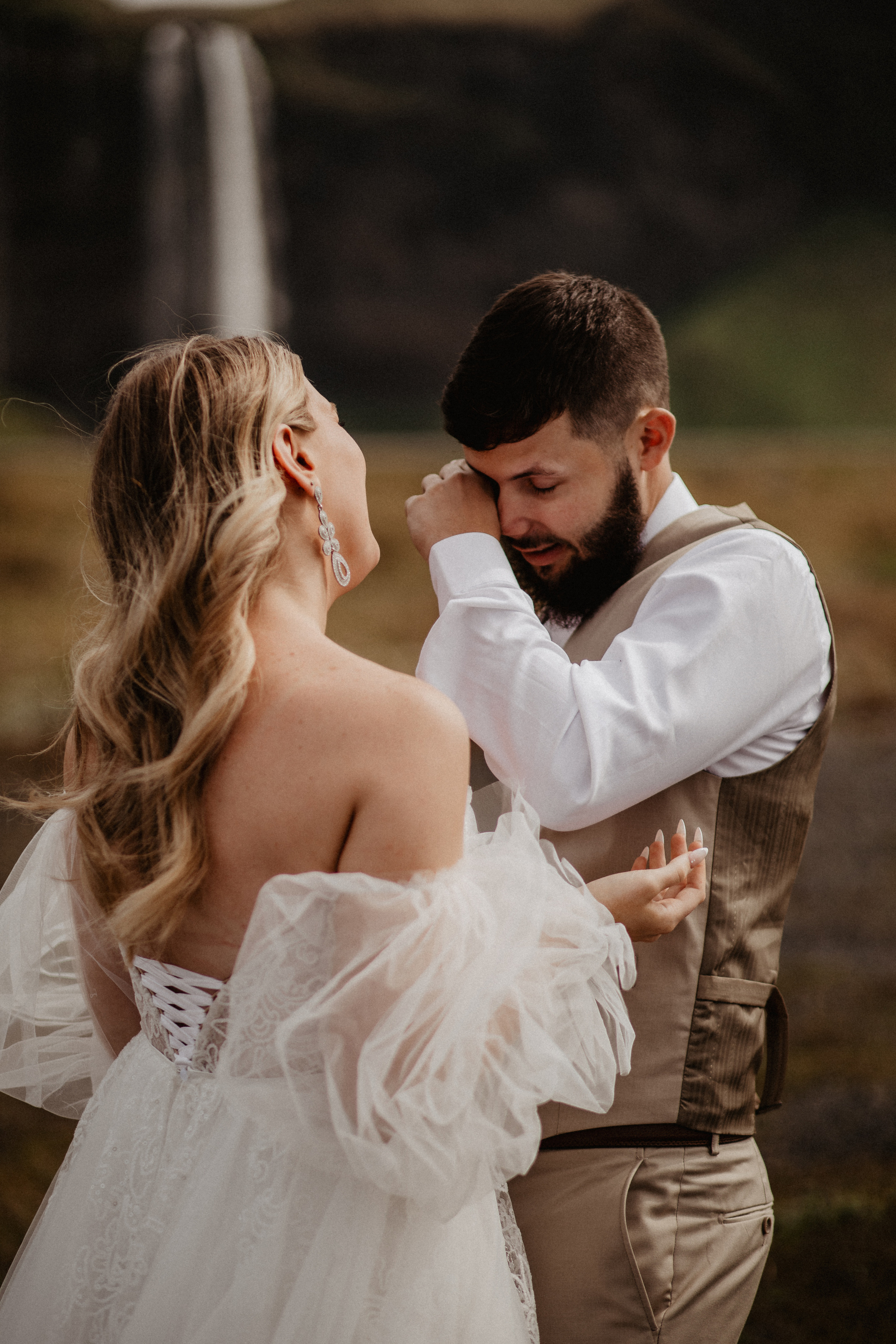 Vow exchanging ceremony in Iceland | Elopement in South Iceland. Iceland elopement photographer & videographer