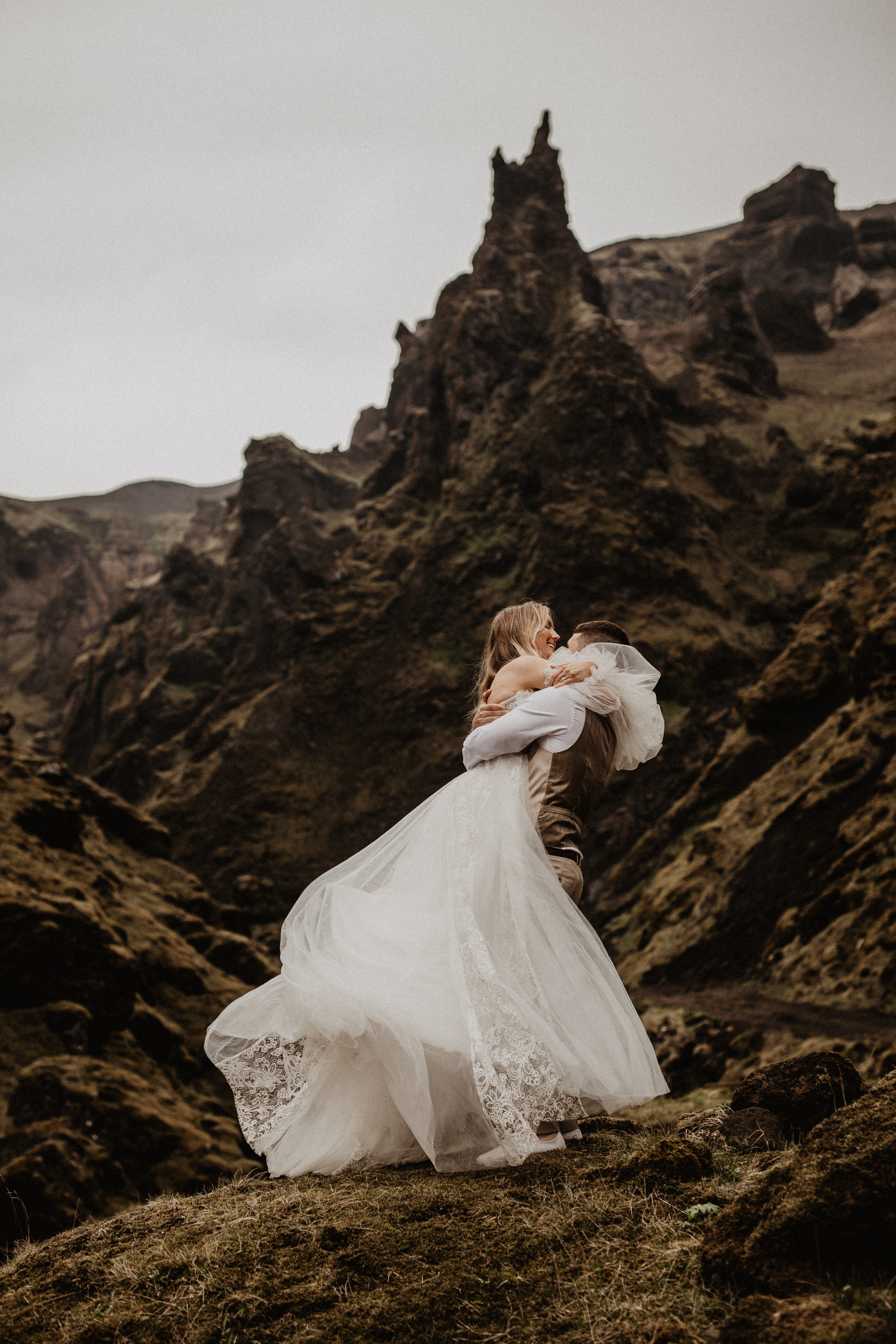 Vow exchanging ceremony in Iceland | Elopement in South Iceland. Iceland elopement photographer & videographer