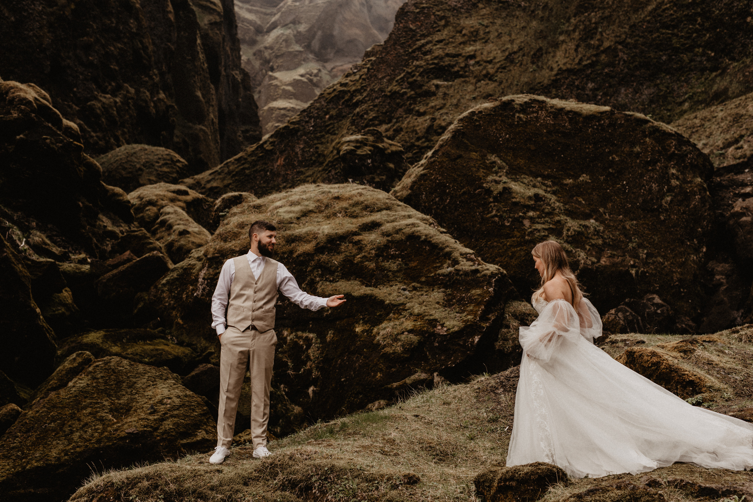 Vow exchanging ceremony in Iceland | Elopement in South Iceland. Iceland elopement photographer & videographer