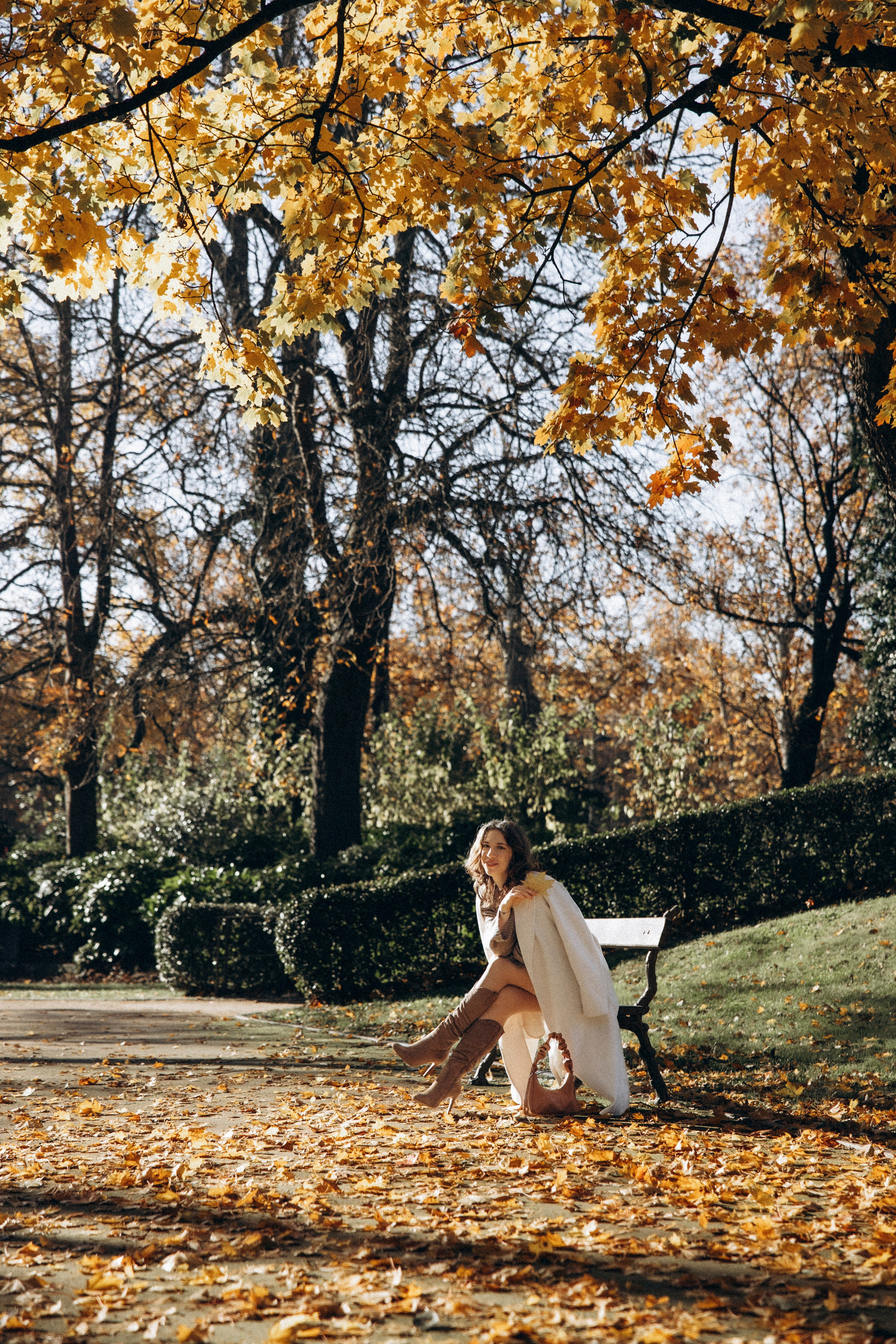 Autumn photoshoot for Elizaveta in Toulouse. Eugenie Smirnova — wedding, corporate and lifestyle photographer in Toulouse and Southwest France