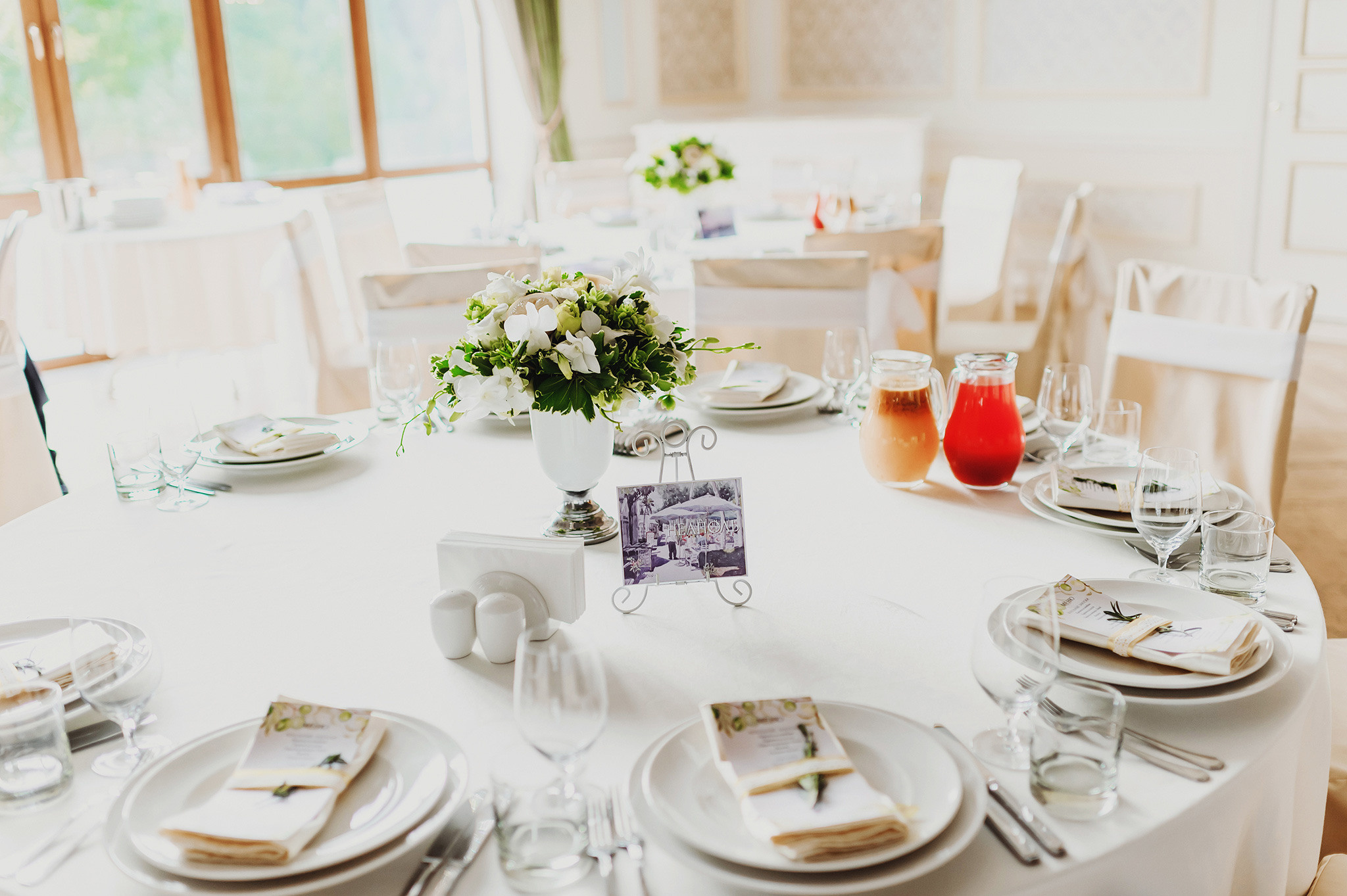 VICTORIA + VICTOR | CLASSY AND ELEGANT WEDDING. HOME