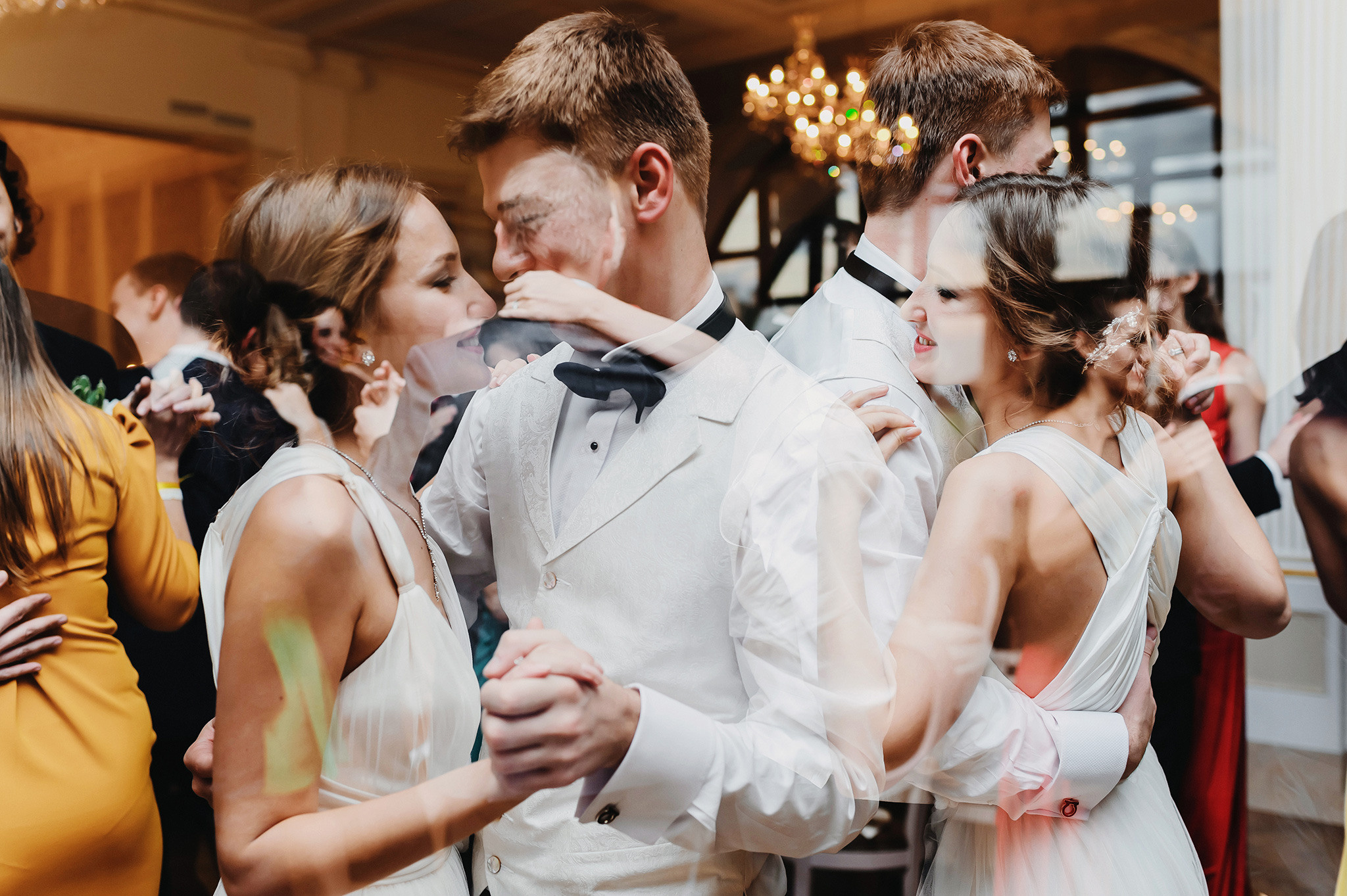 VICTORIA + VICTOR | CLASSY AND ELEGANT WEDDING. HOME