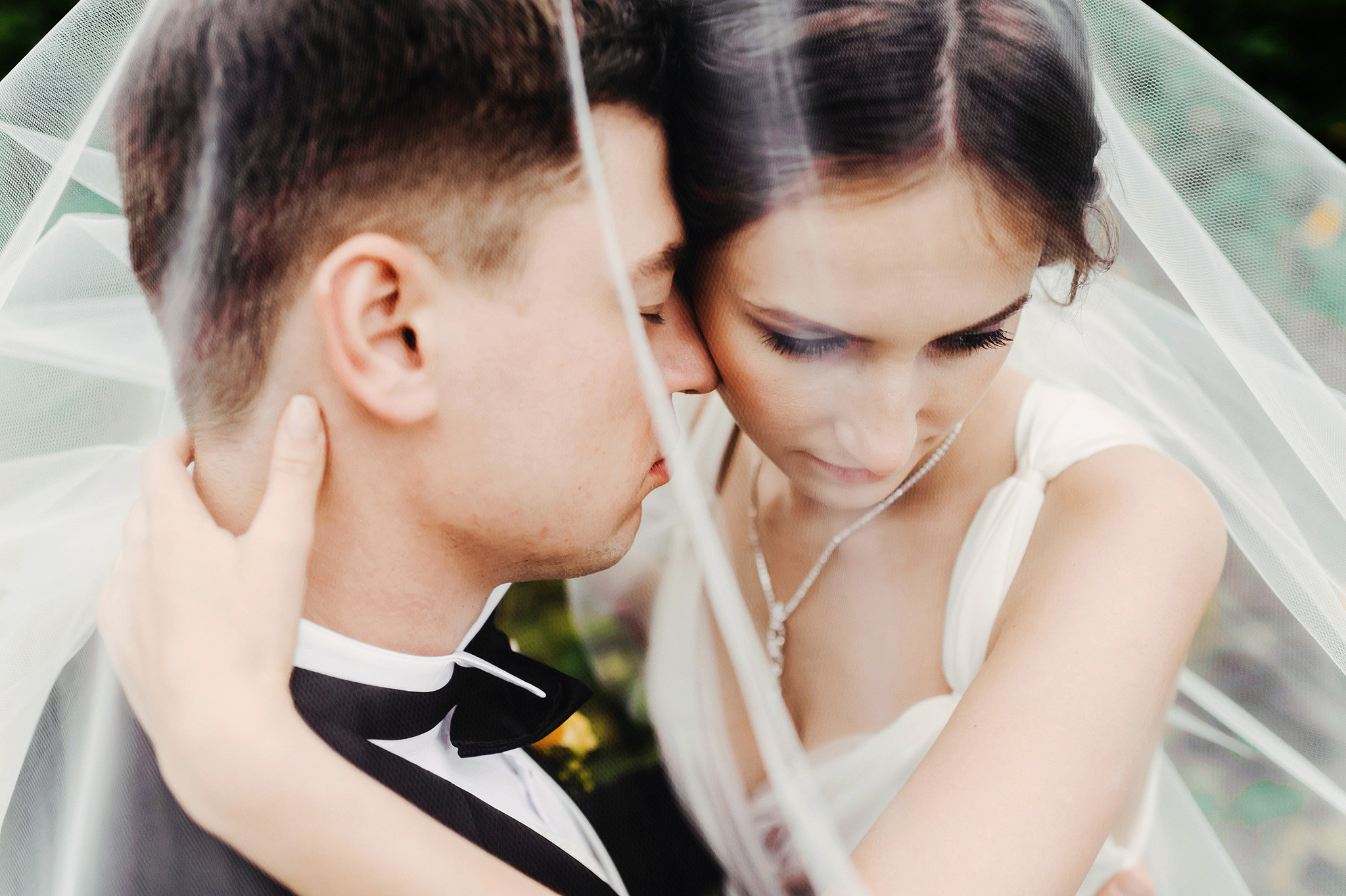 VICTORIA + VICTOR | CLASSY AND ELEGANT WEDDING. HOME