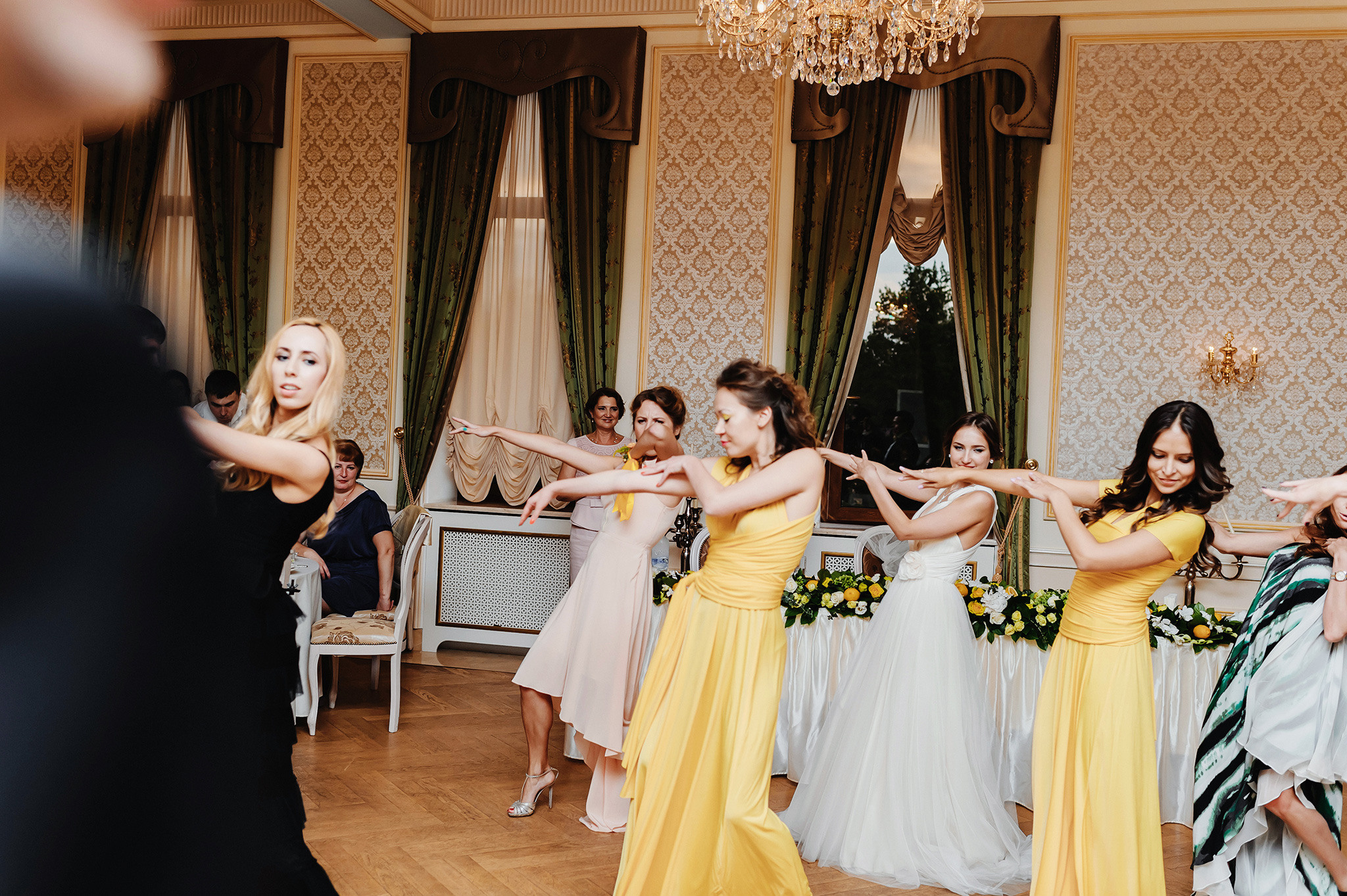 VICTORIA + VICTOR | CLASSY AND ELEGANT WEDDING. HOME