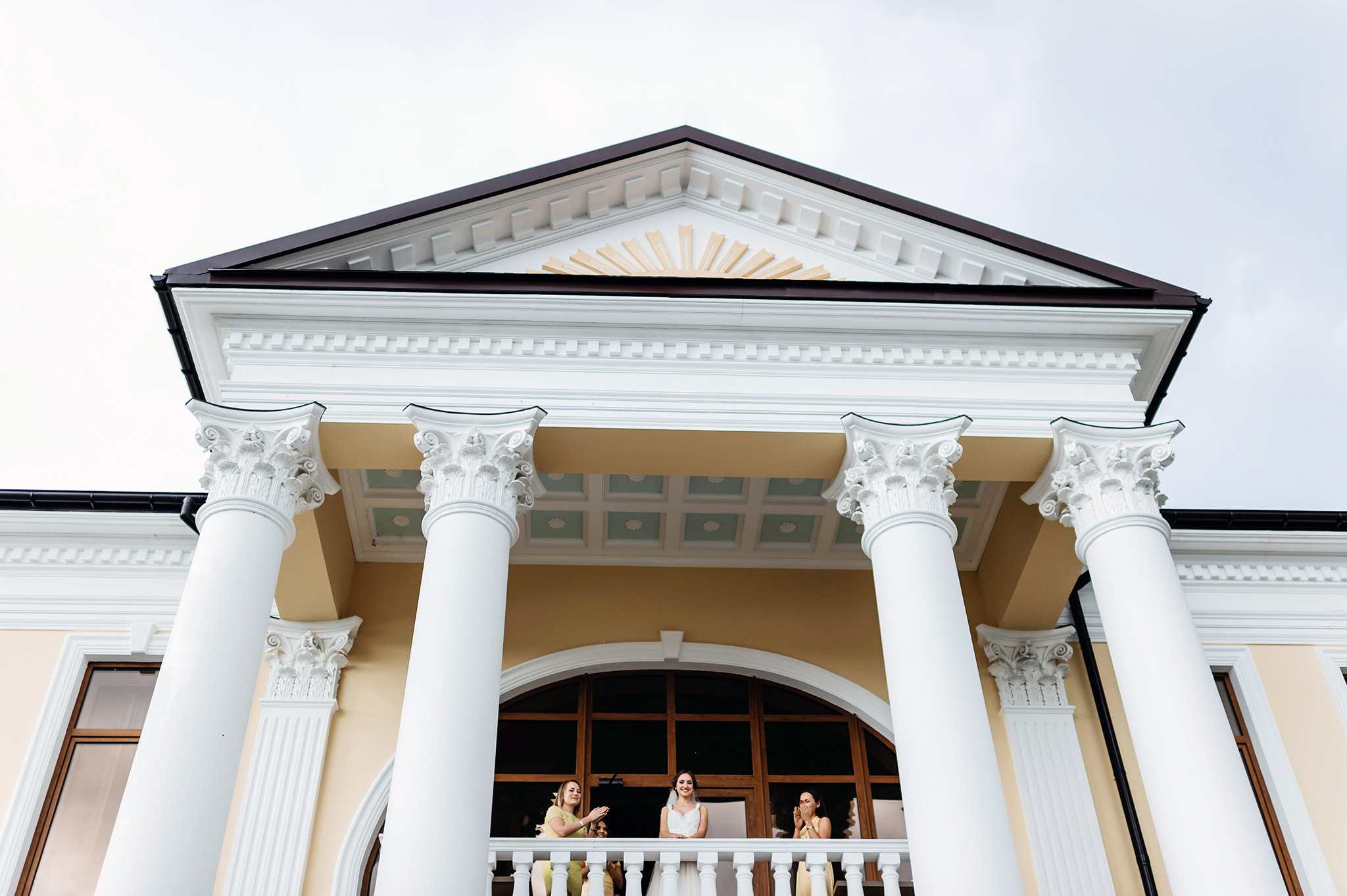 VICTORIA + VICTOR | CLASSY AND ELEGANT WEDDING. HOME