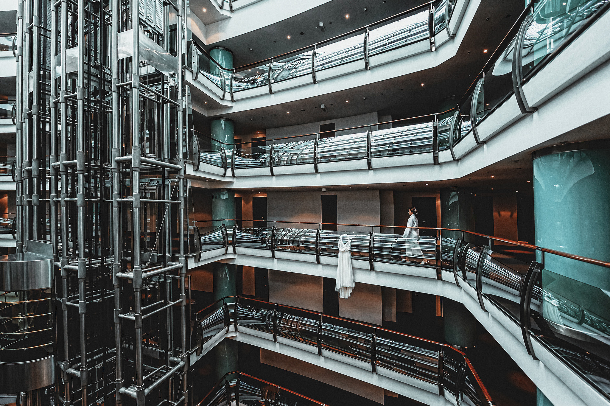 VICTORIA + VICTOR | CLASSY AND ELEGANT WEDDING. HOME