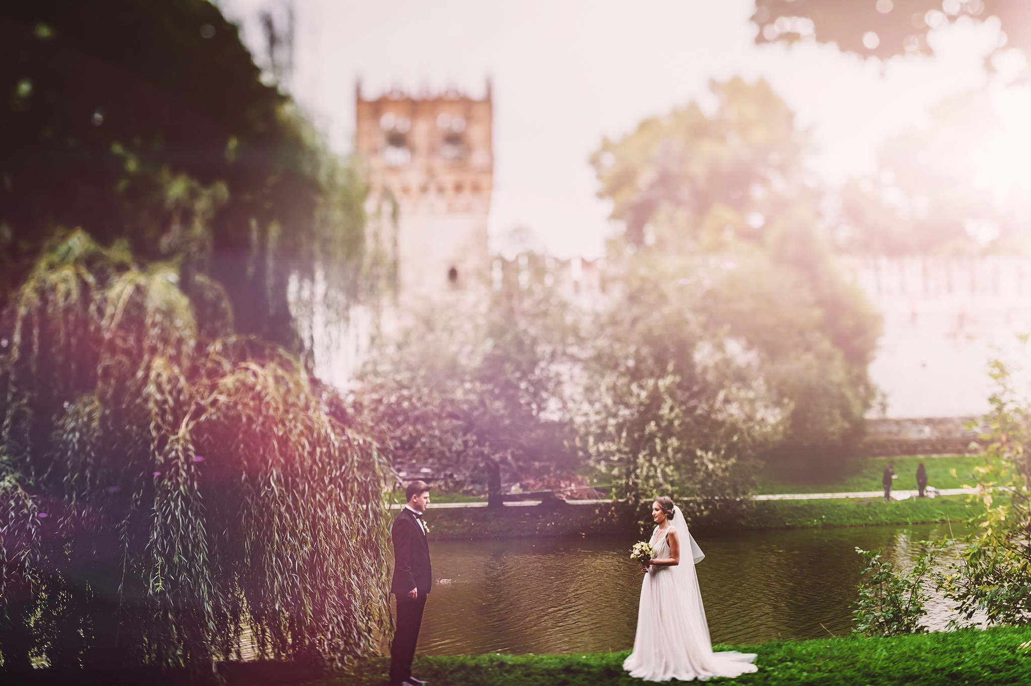 VICTORIA + VICTOR | CLASSY AND ELEGANT WEDDING. HOME