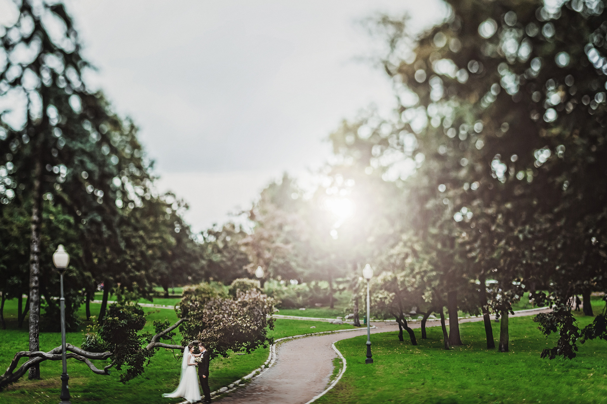 VICTORIA + VICTOR | CLASSY AND ELEGANT WEDDING. HOME