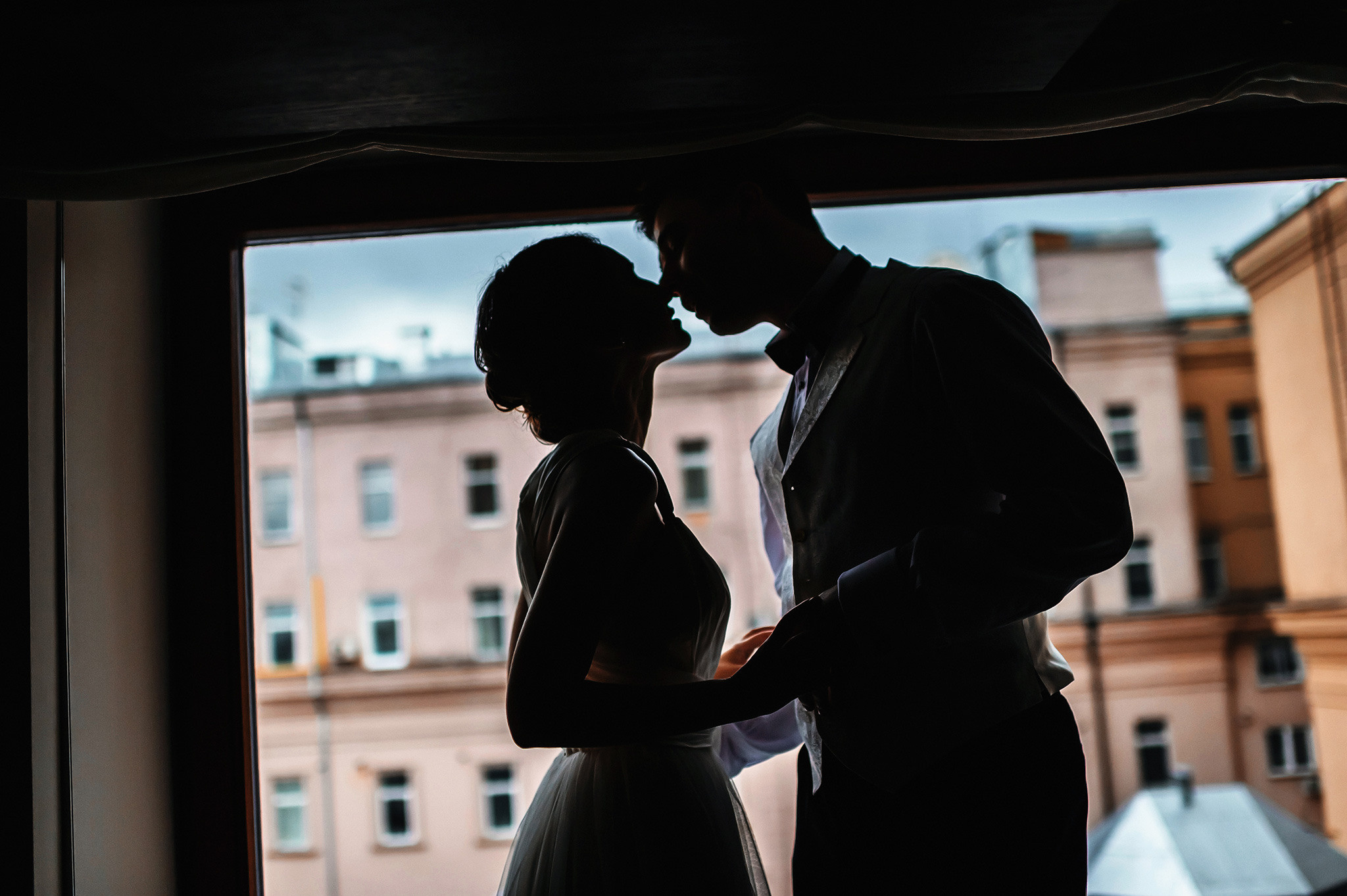 VICTORIA + VICTOR | CLASSY AND ELEGANT WEDDING. HOME