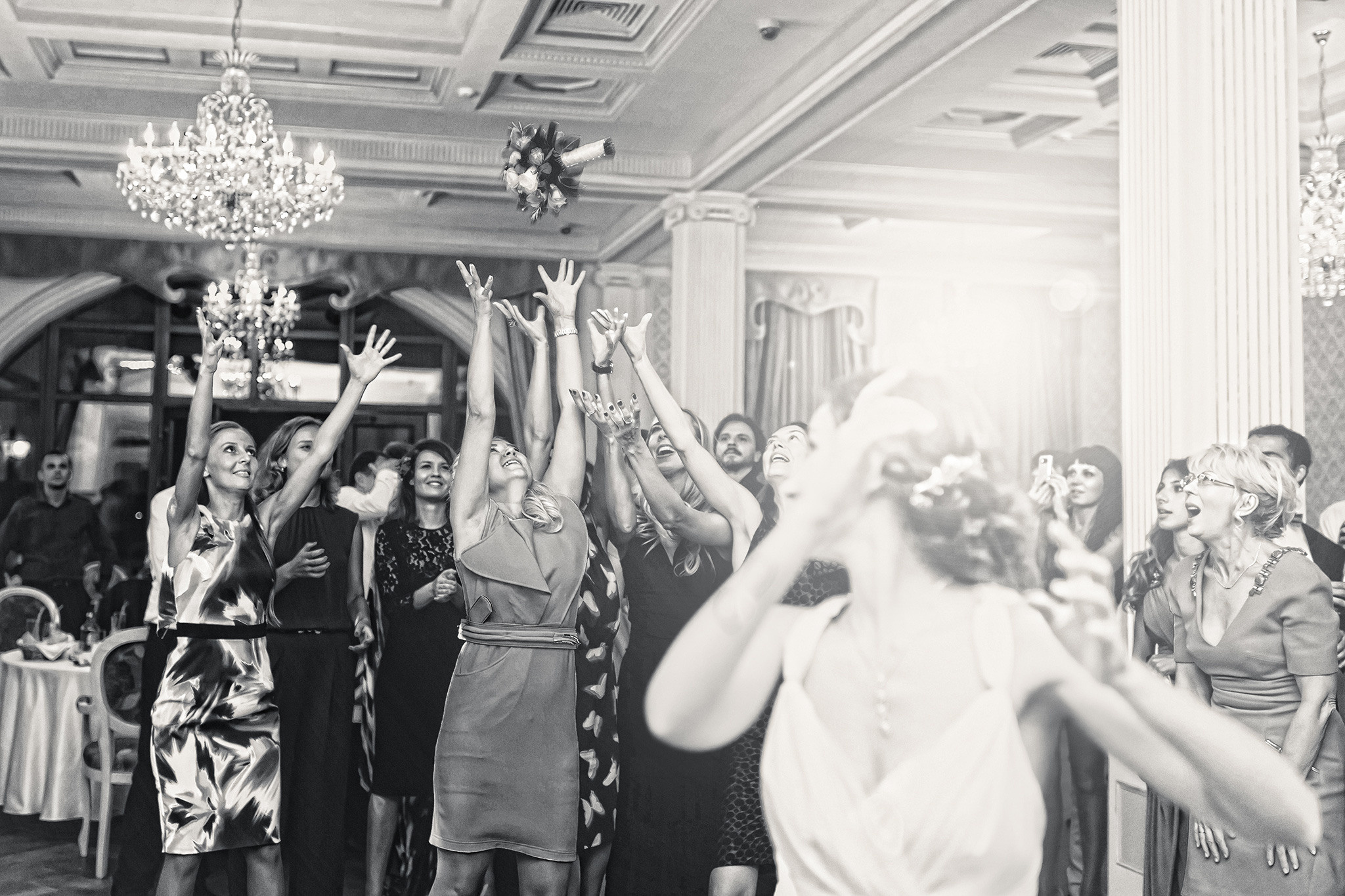 VICTORIA + VICTOR | CLASSY AND ELEGANT WEDDING. HOME