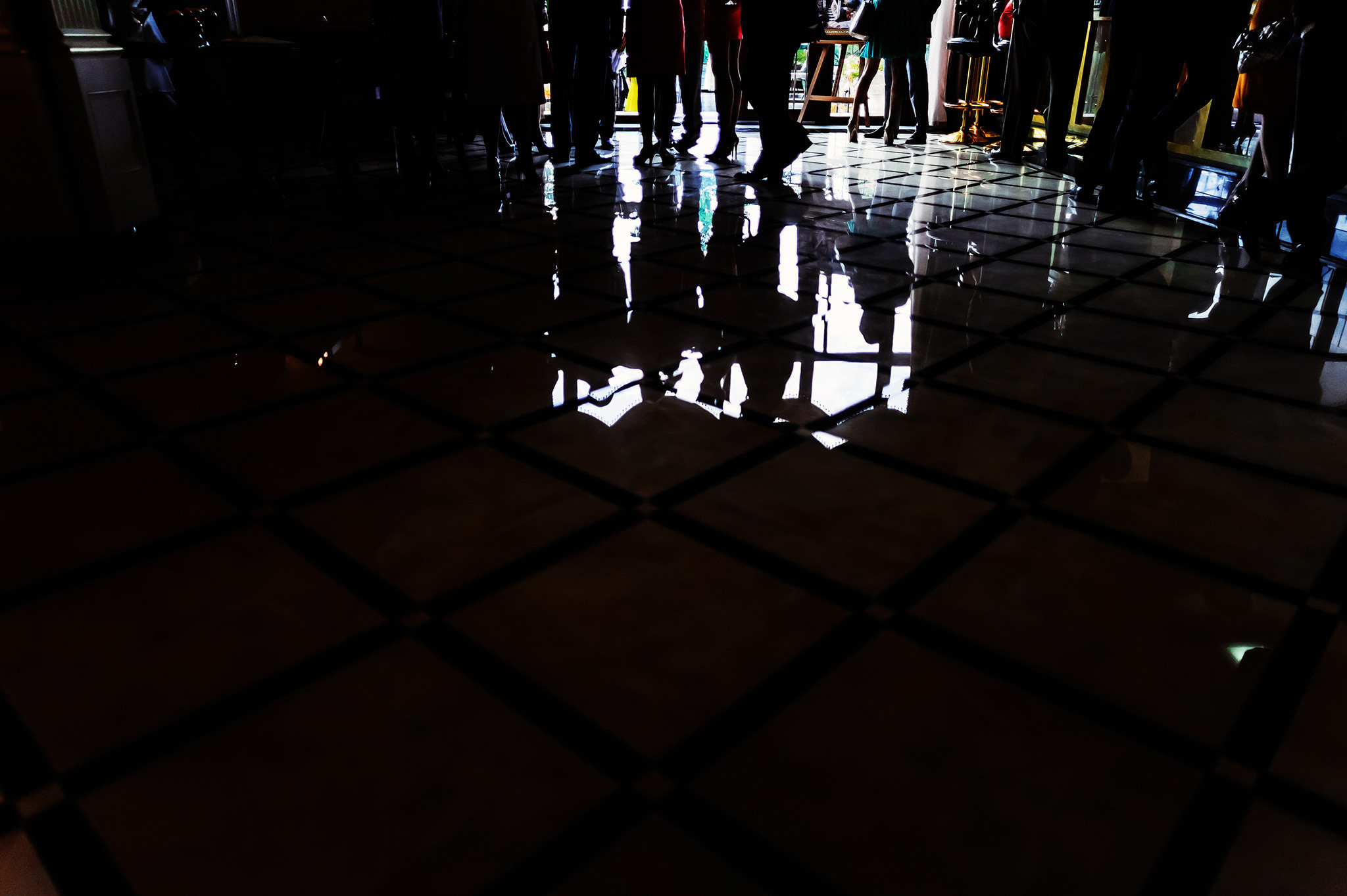 VICTORIA + VICTOR | CLASSY AND ELEGANT WEDDING. HOME