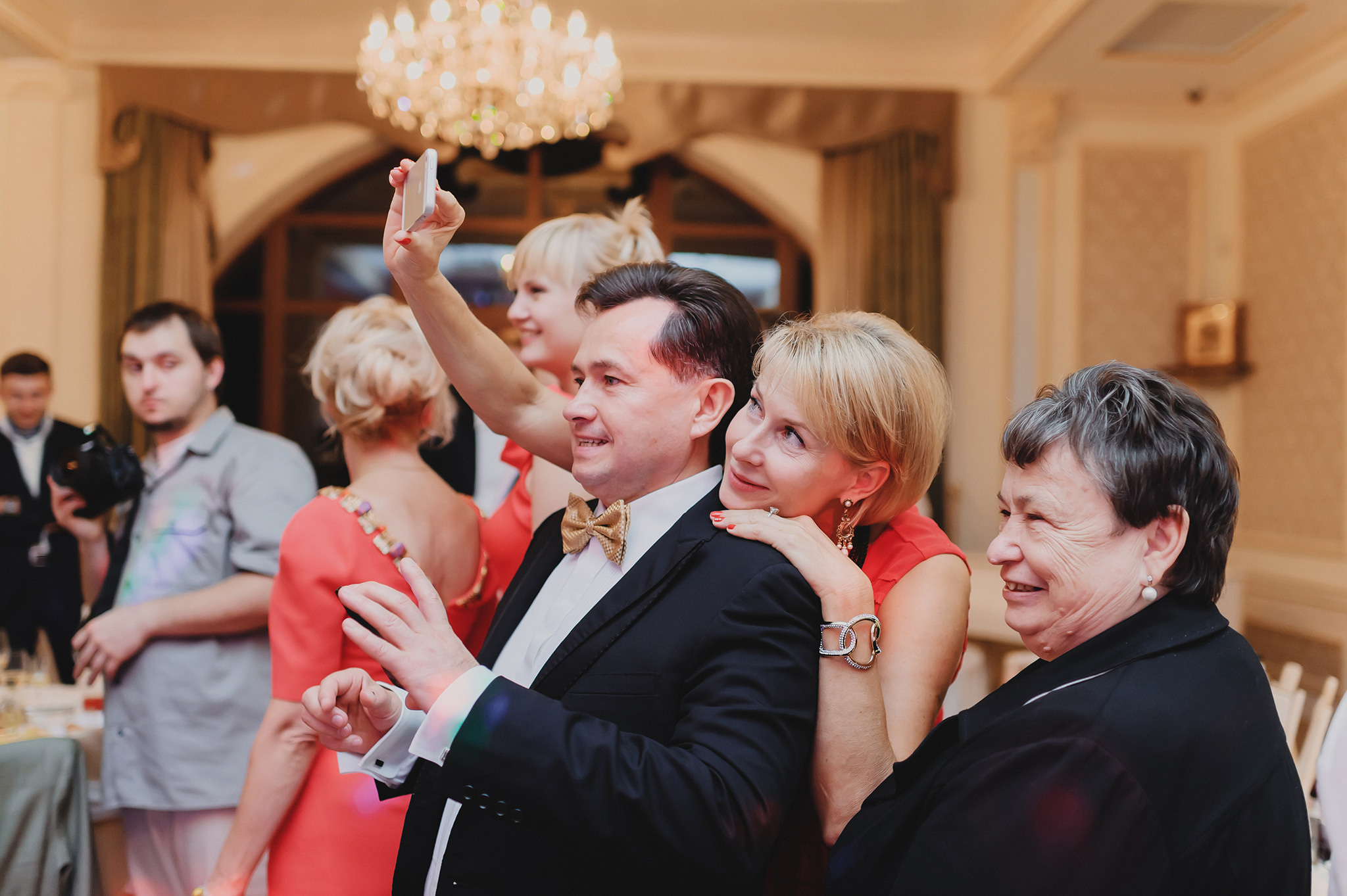 VICTORIA + VICTOR | CLASSY AND ELEGANT WEDDING. HOME