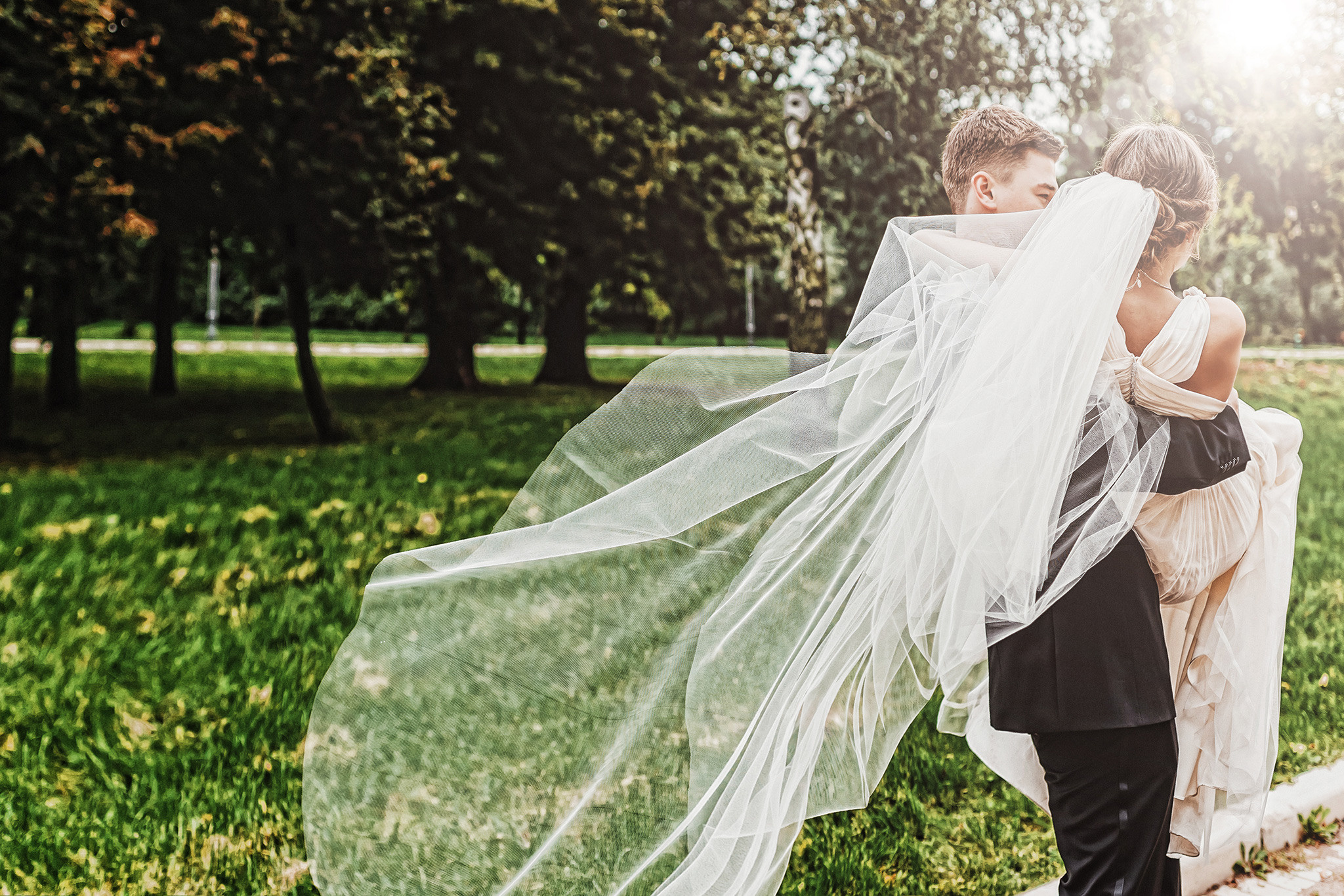 VICTORIA + VICTOR | CLASSY AND ELEGANT WEDDING. HOME