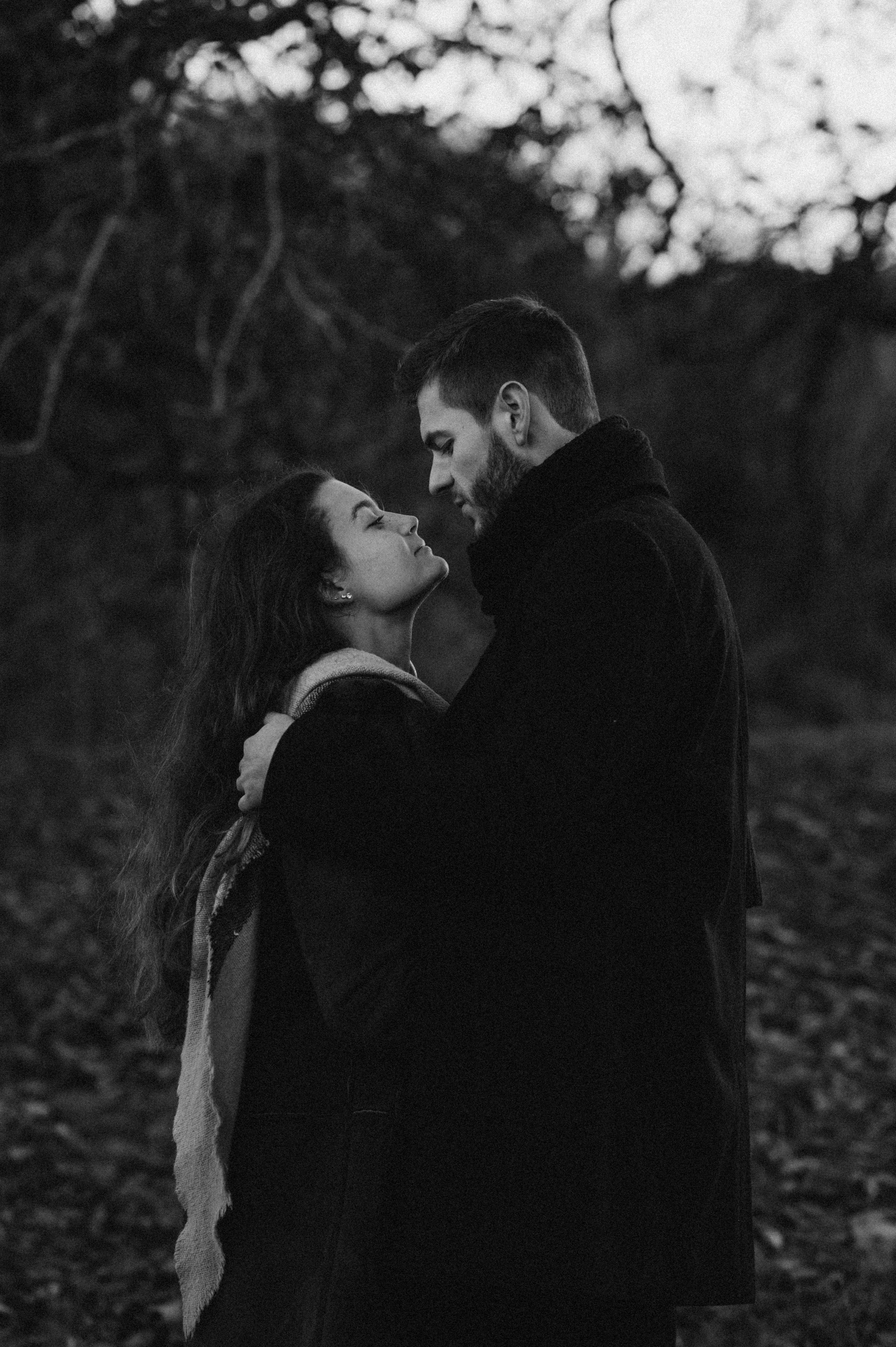 Wenn der Wind flüstert | Paarshooting am Gelben Berg. Фотограф в Нюрнберге Ирина Менерт из Ансбаха