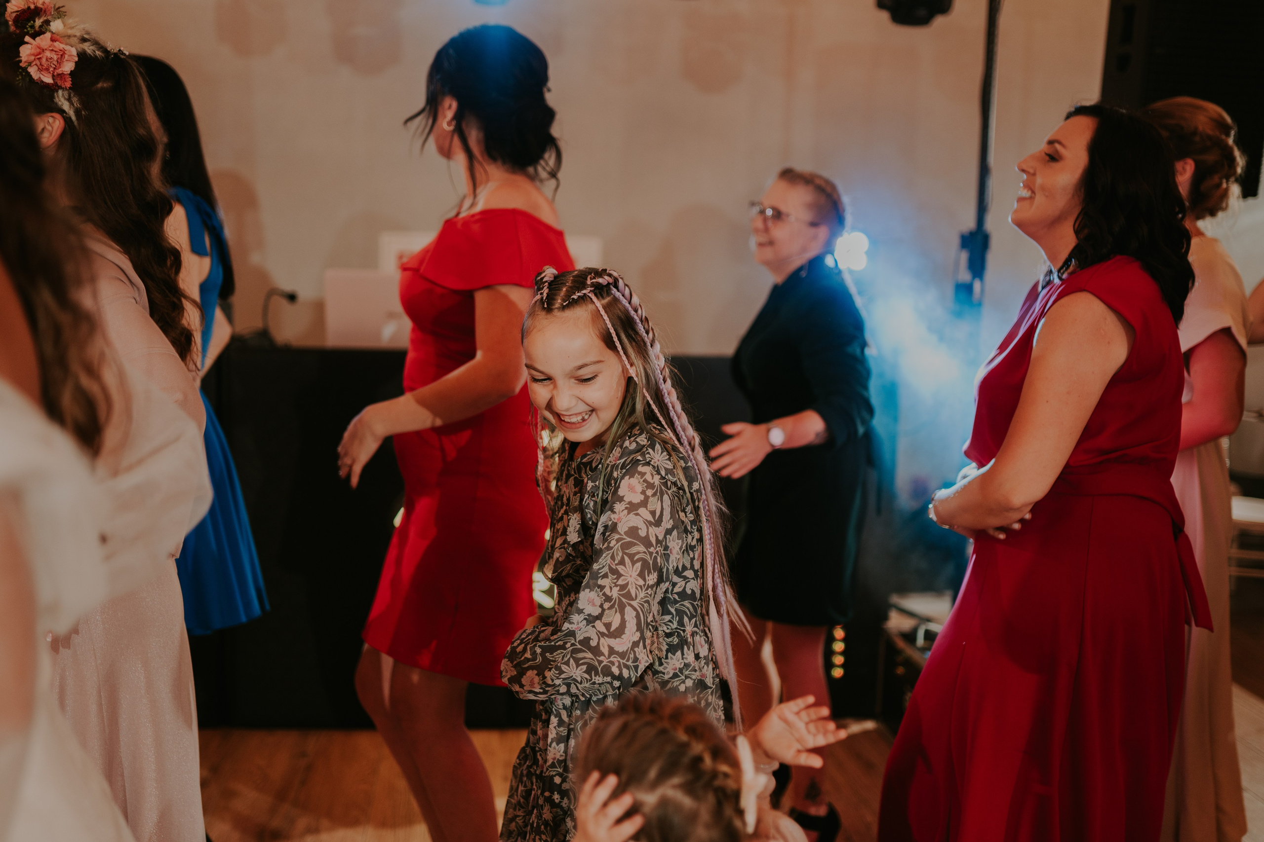 Sala Koralowa w Jaworzu: Opowieść o ślubie Nikoli i Kacpra. Karkowskafoto - fotografia miłości