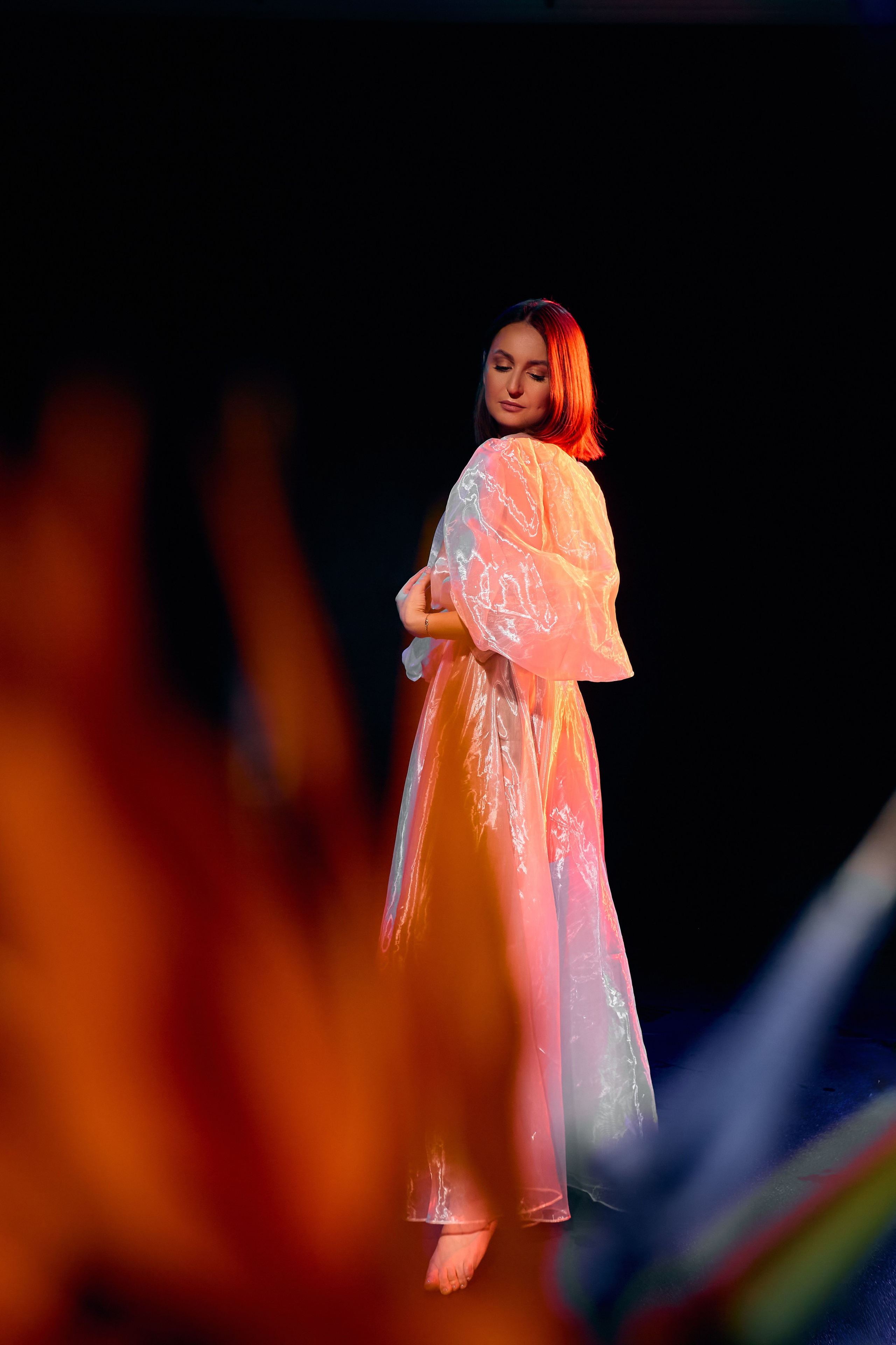 Delikatna sesja zdjęciowa z wodą i kwiatami – magia światła i odbić. Portrait & Fashion Photographer | Сannes, Paris, Monaco, Dubai, Kyiv — - Alisa Postnykova