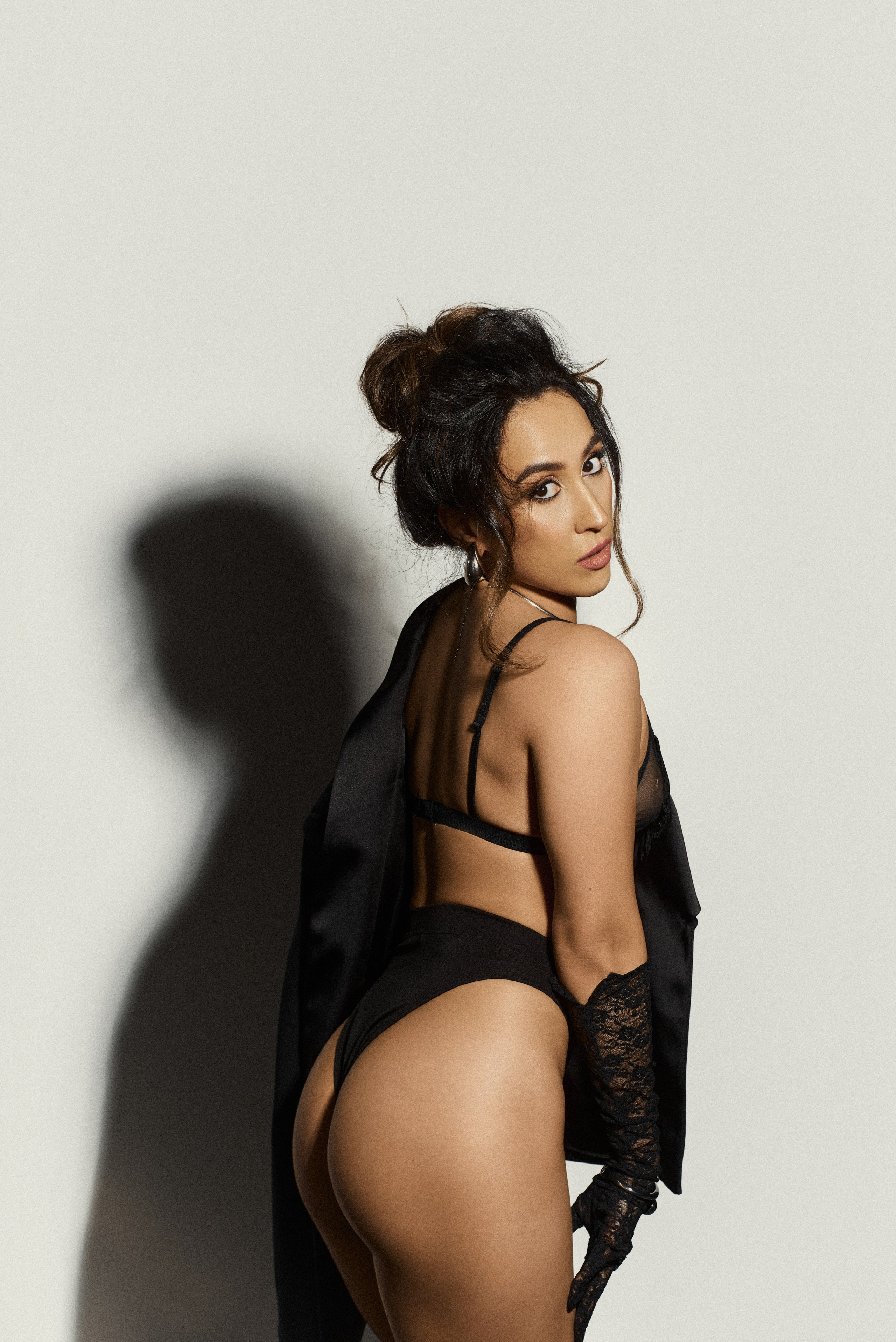 Sesja zdjęciowa dla Olgi | Z okazji rozpoczęcia nowego produktu online. Portrait & Fashion Photographer | Сannes, Paris, Monaco, Dubai, Kyiv — - Alisa Postnykova