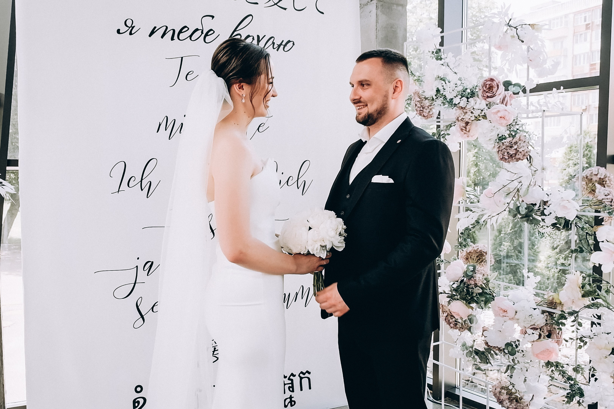 White Wedding. Wedding and Family Photograph