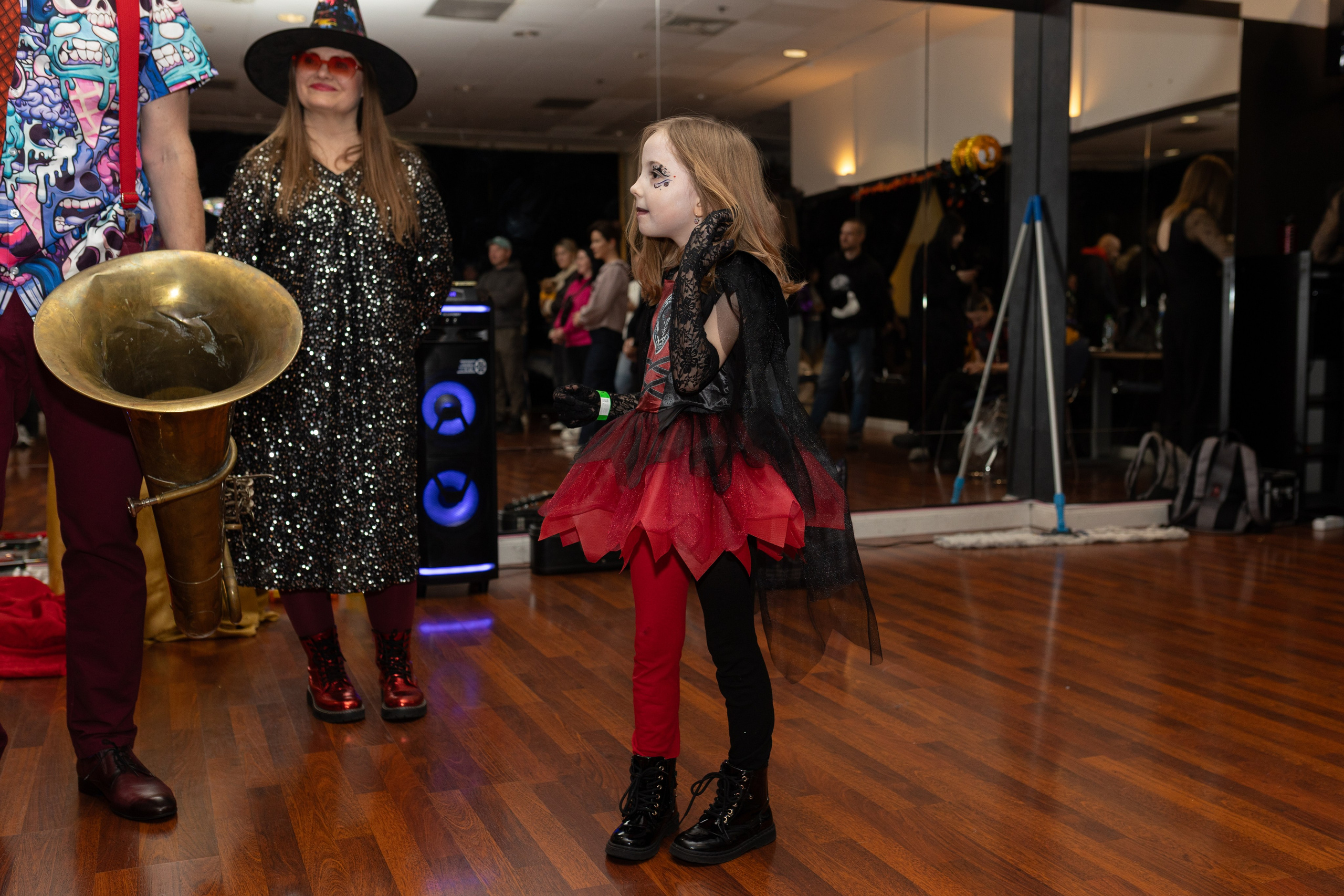 Leo dance studio Helloween 2025. Семейный и детский фотограф в Варшаве Мила Бобровская